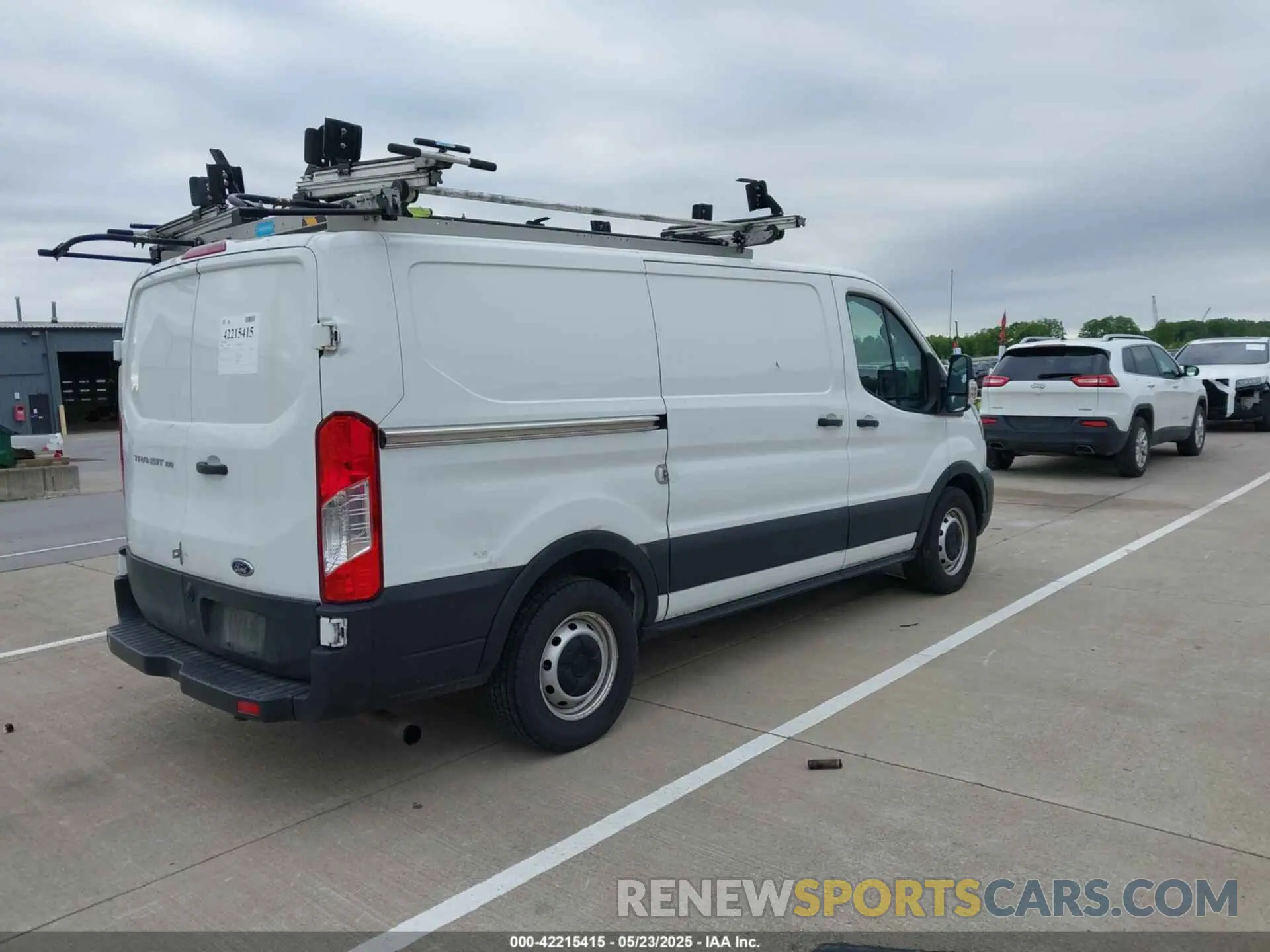 4 Photograph of a damaged car 1FTYE1Y85LKA25294 FORD TRANSIT-150 2020
