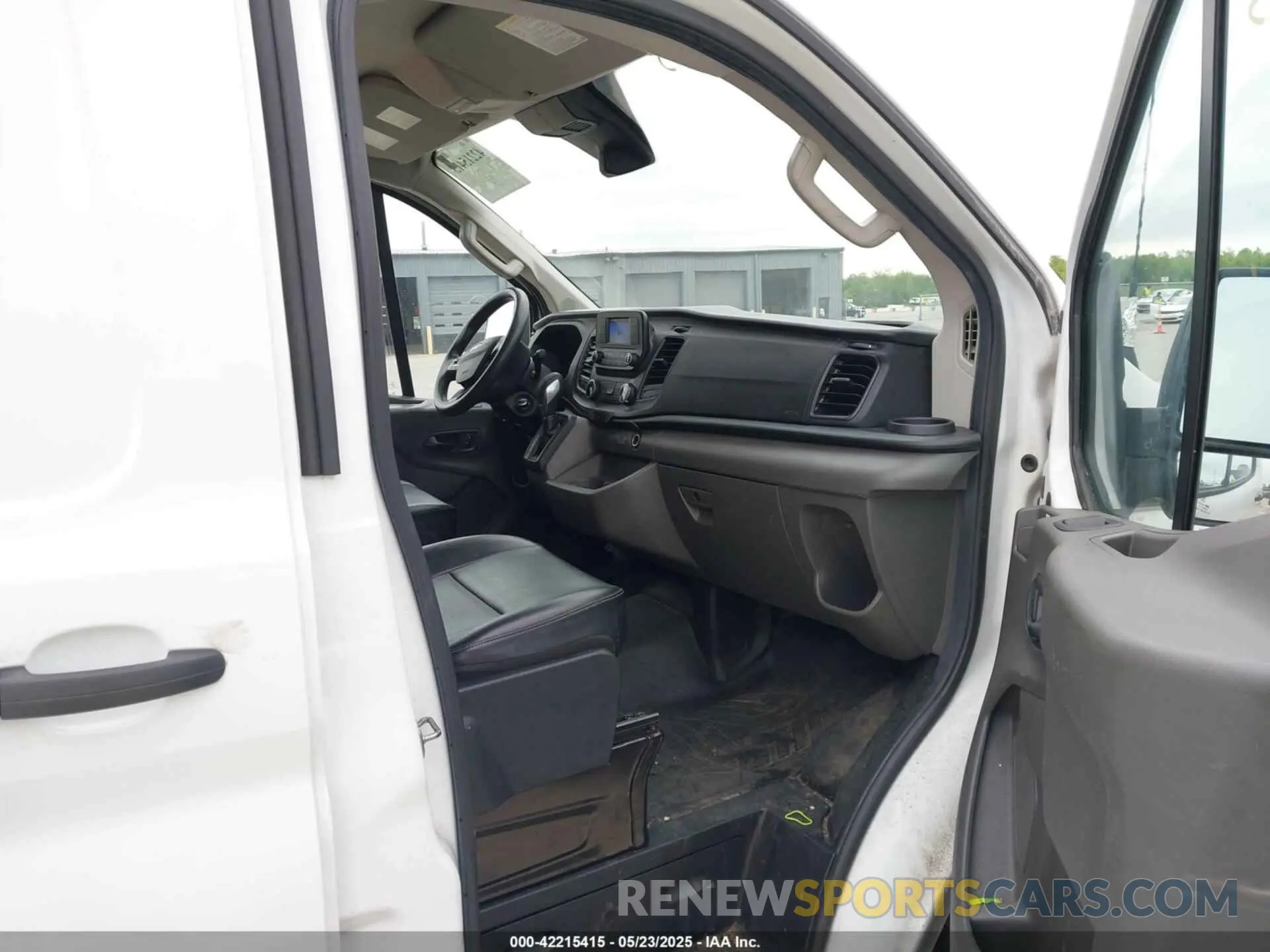 5 Photograph of a damaged car 1FTYE1Y85LKA25294 FORD TRANSIT-150 2020