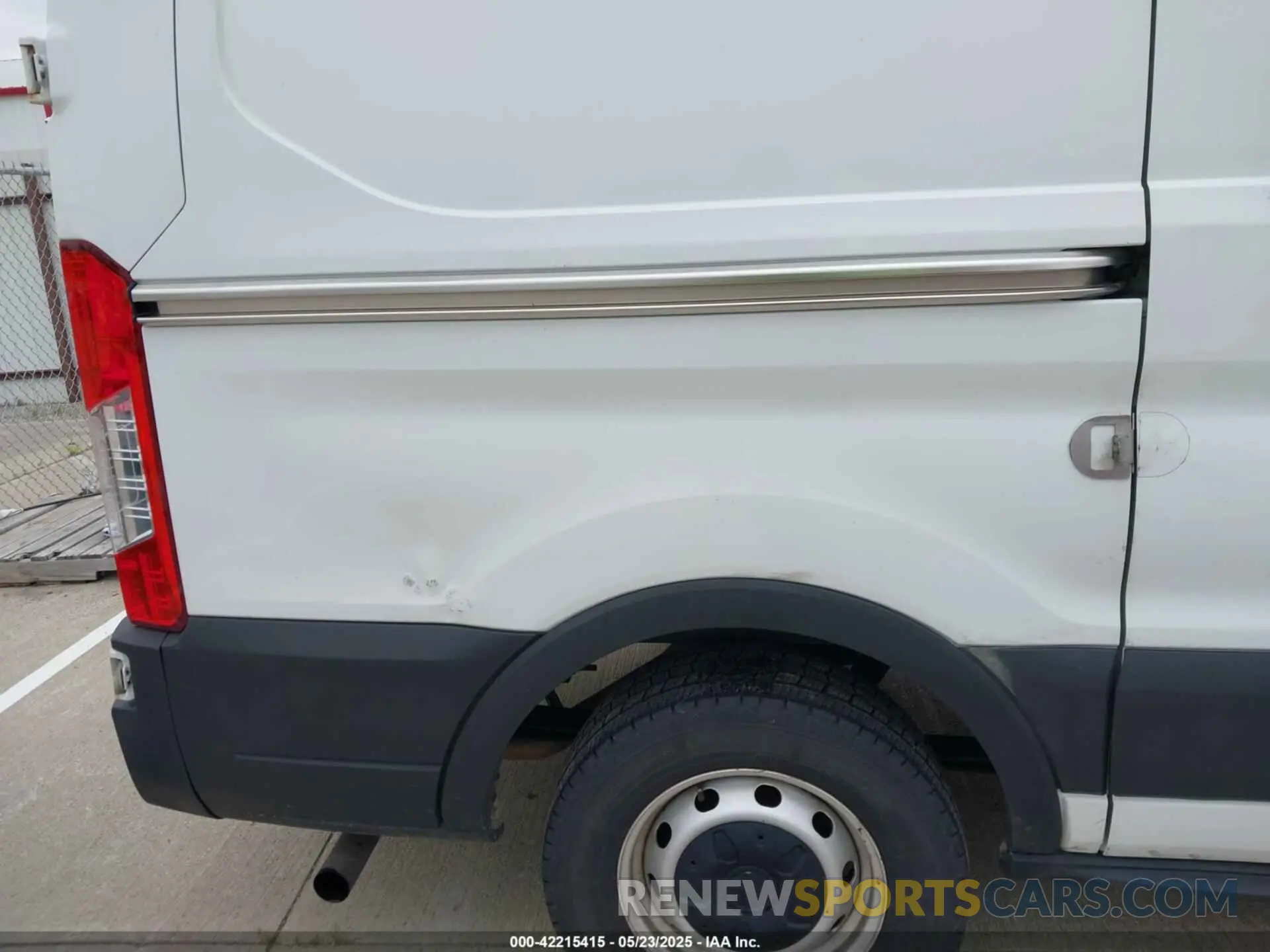 6 Photograph of a damaged car 1FTYE1Y85LKA25294 FORD TRANSIT-150 2020