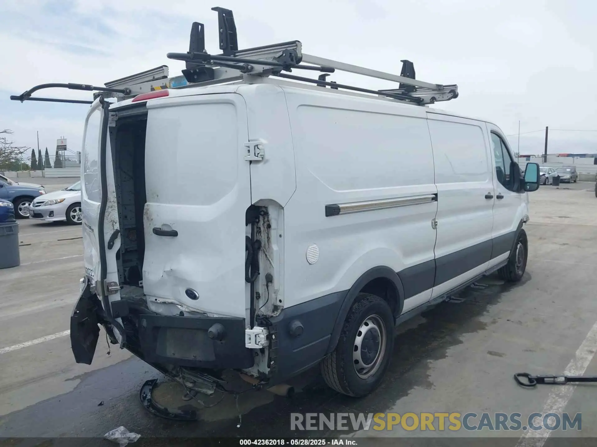 4 Photograph of a damaged car 1FTYE1Y86LKA19374 FORD TRANSIT-150 2020