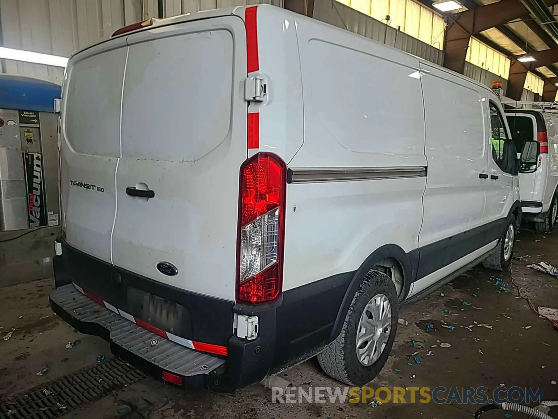 17 Photograph of a damaged car 1FTYE1Y87LKB22531 FORD TRANSIT-150 2020
