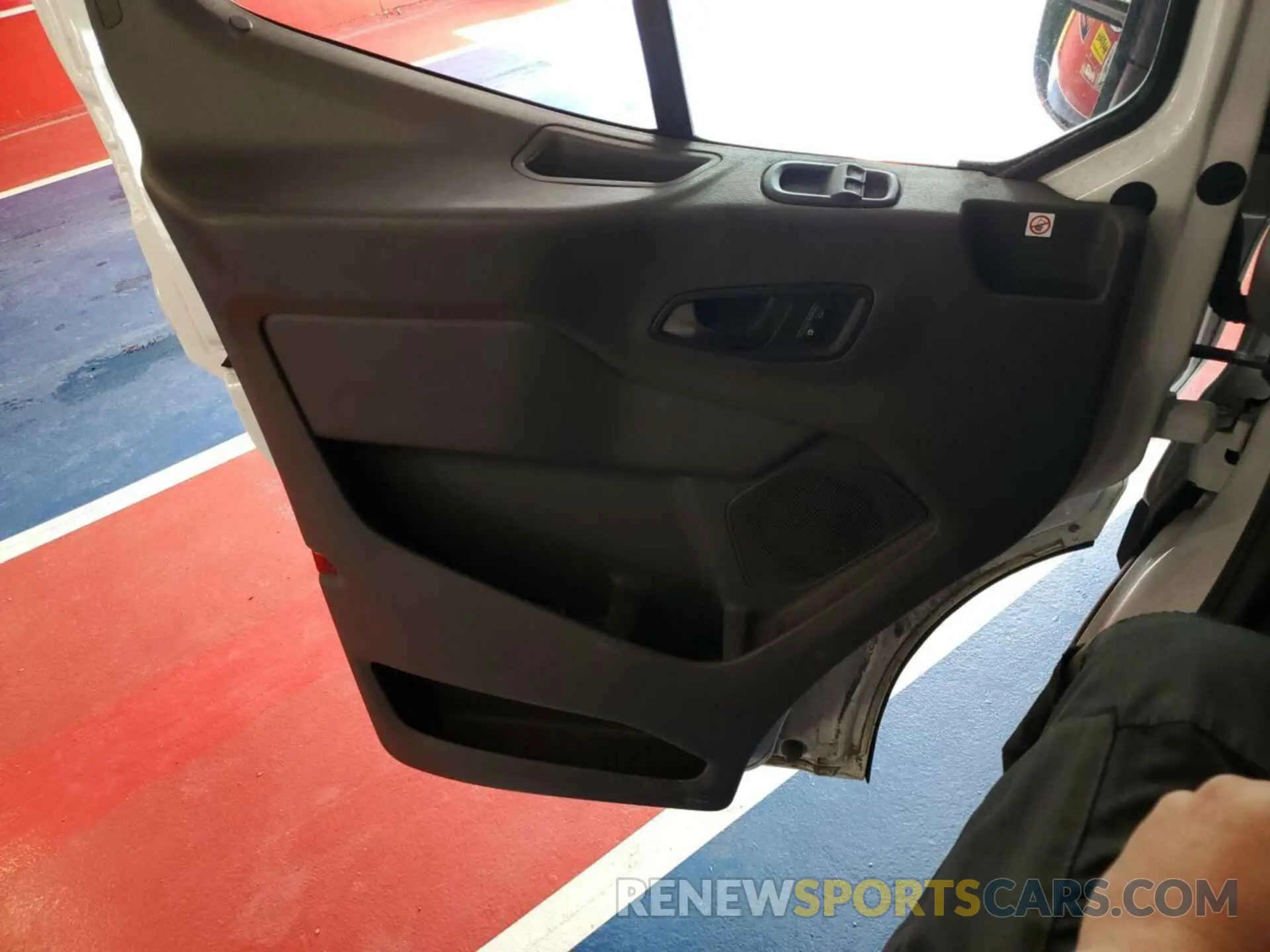 9 Photograph of a damaged car 1FTYE1Y87LKB22531 FORD TRANSIT-150 2020