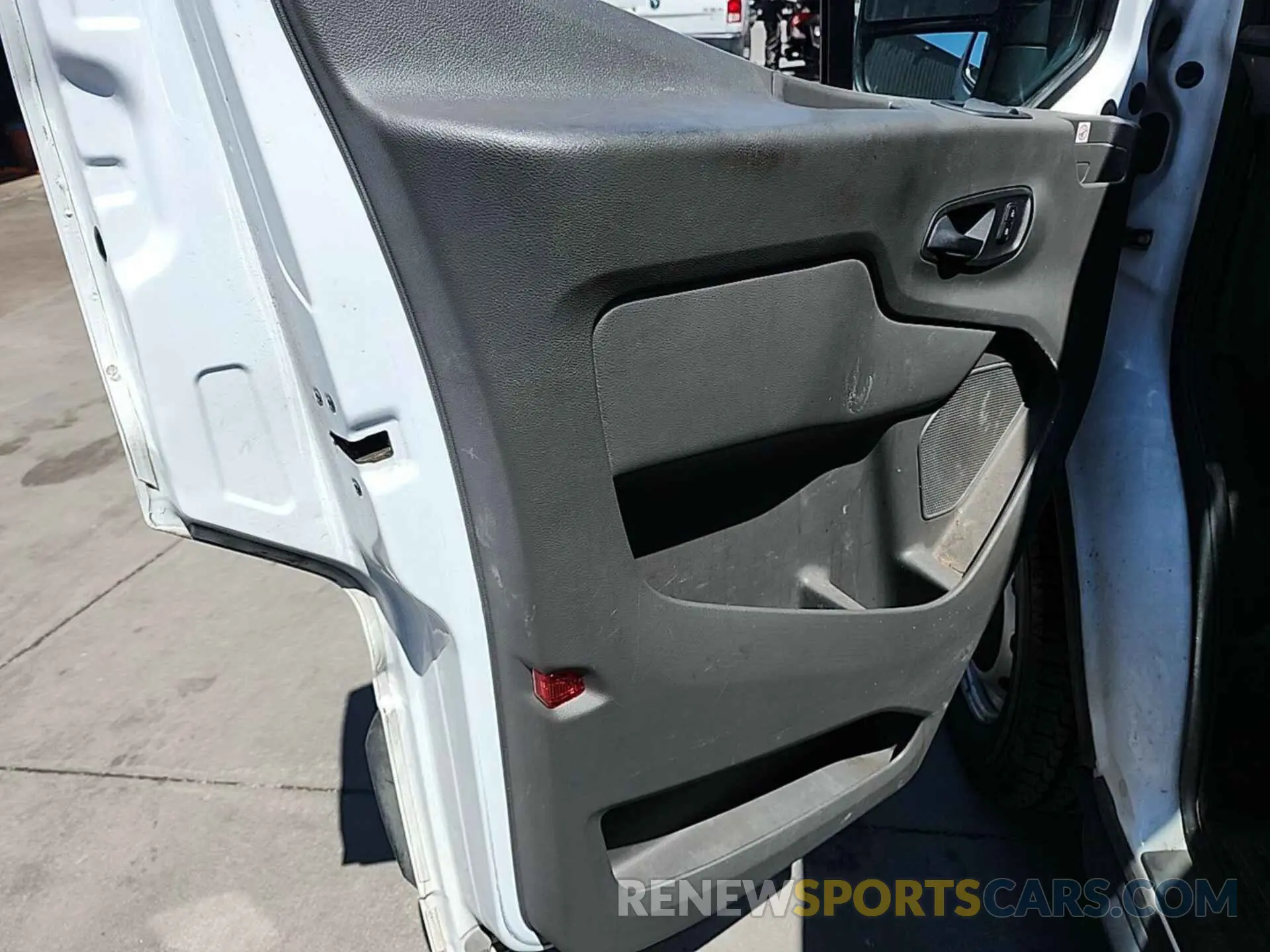 9 Photograph of a damaged car 1FTYE1Y8XLKB20773 FORD TRANSIT-150 2020