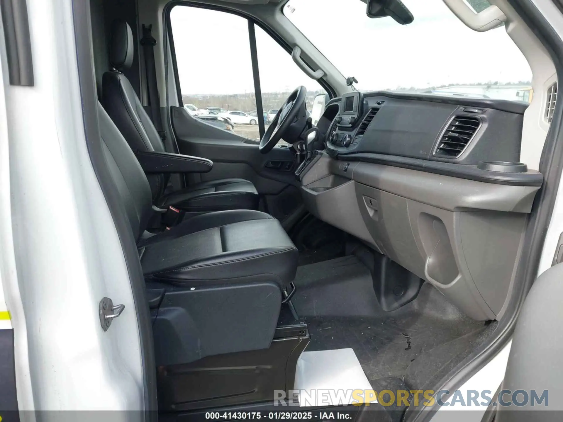 5 Photograph of a damaged car 1FTYE2C87LKA88197 FORD TRANSIT-150 2020