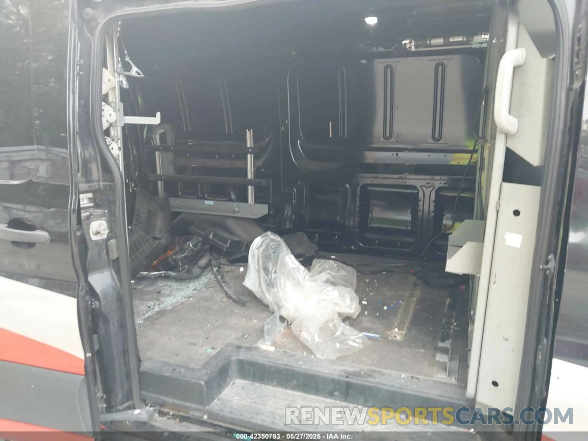 8 Photograph of a damaged car 1FTYE2Y85LKA46796 FORD TRANSIT-150 2020