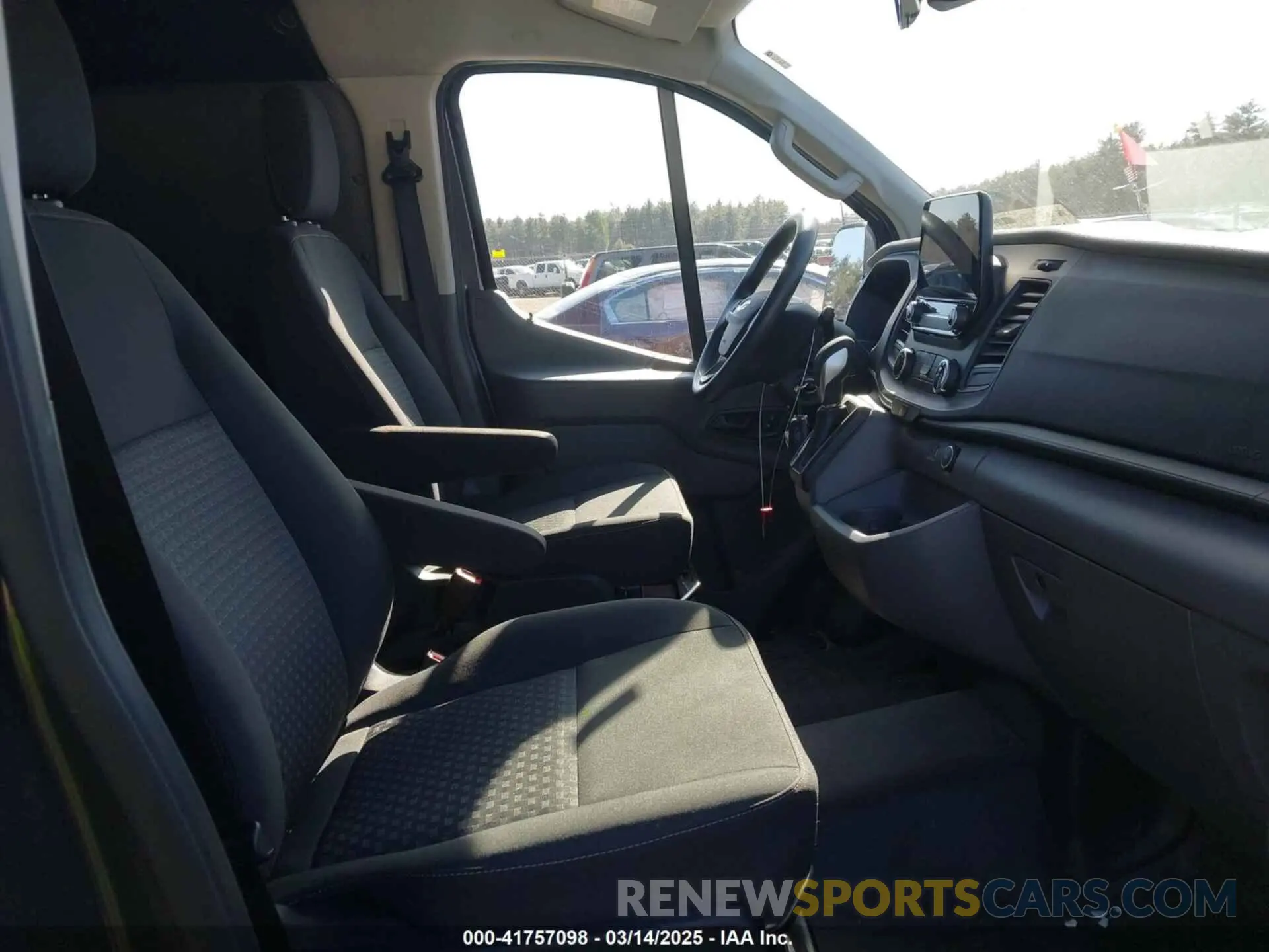 5 Photograph of a damaged car 1FTYE2Y89LKA70454 FORD TRANSIT-150 2020