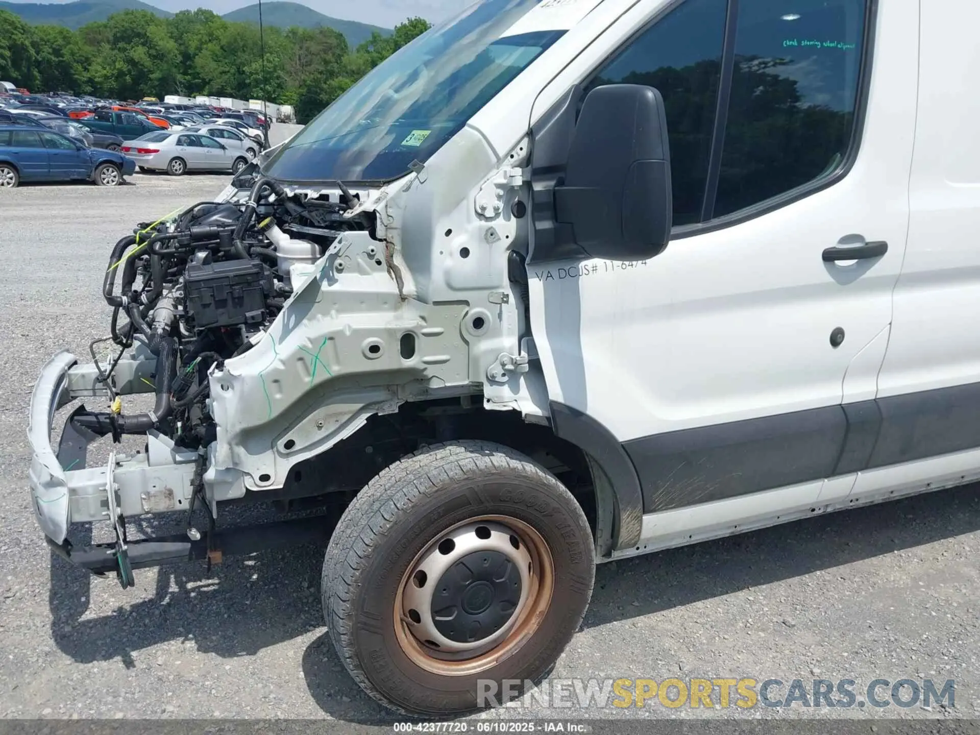 17 Photograph of a damaged car 1FTYE1Y82MKA02296 FORD TRANSIT-150 2021