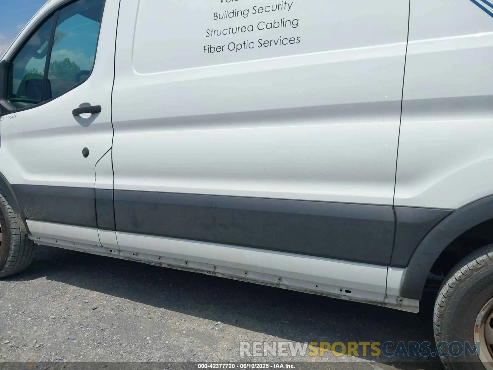 19 Photograph of a damaged car 1FTYE1Y82MKA02296 FORD TRANSIT-150 2021