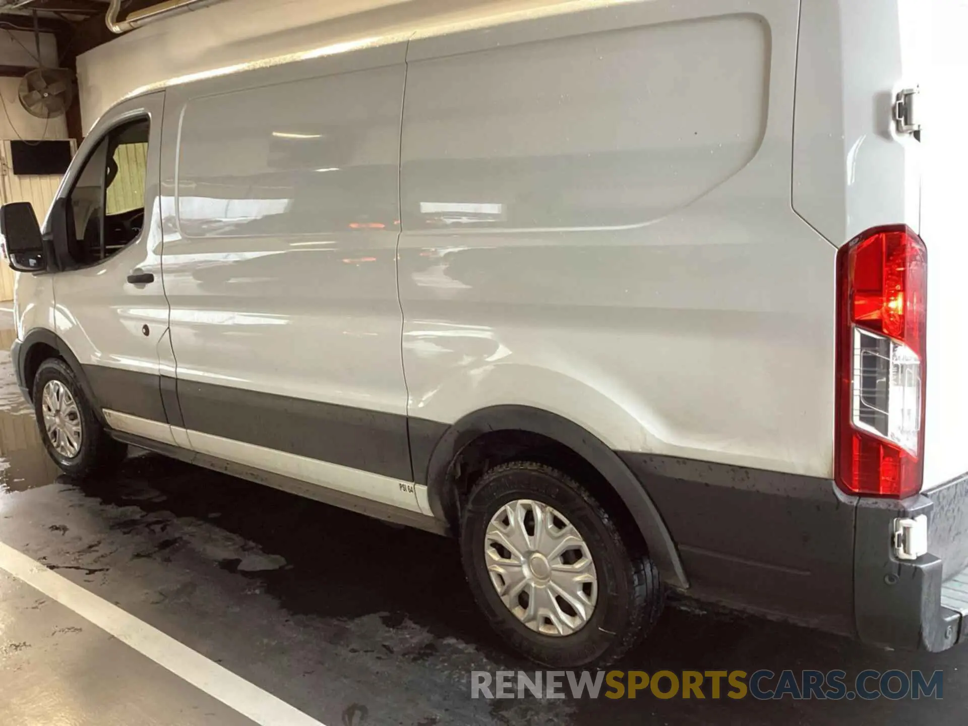16 Photograph of a damaged car 1FTYE1Y84MKA41228 FORD TRANSIT-150 2021