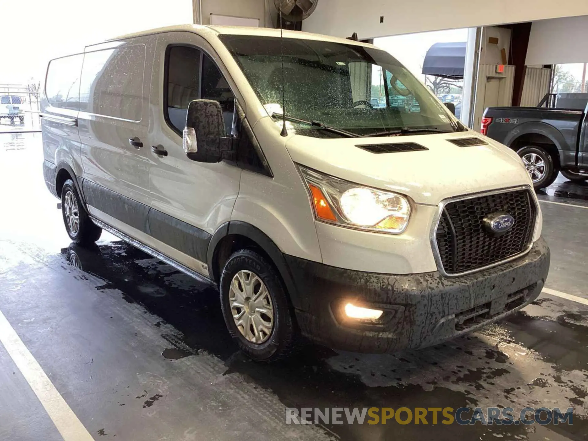26 Photograph of a damaged car 1FTYE1Y84MKA41228 FORD TRANSIT-150 2021