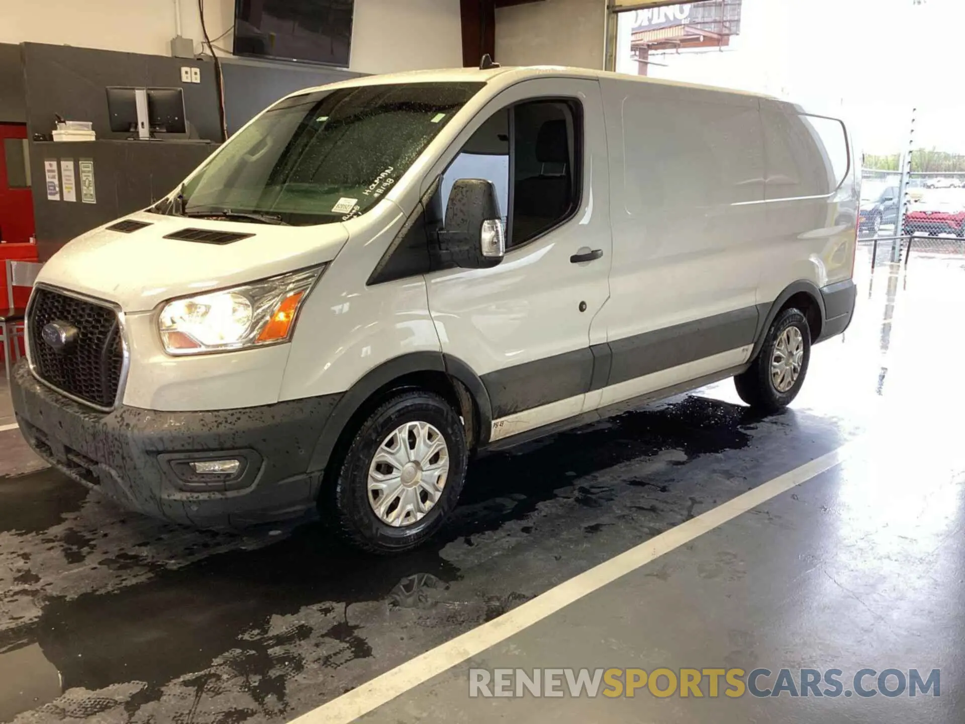 4 Photograph of a damaged car 1FTYE1Y84MKA41228 FORD TRANSIT-150 2021