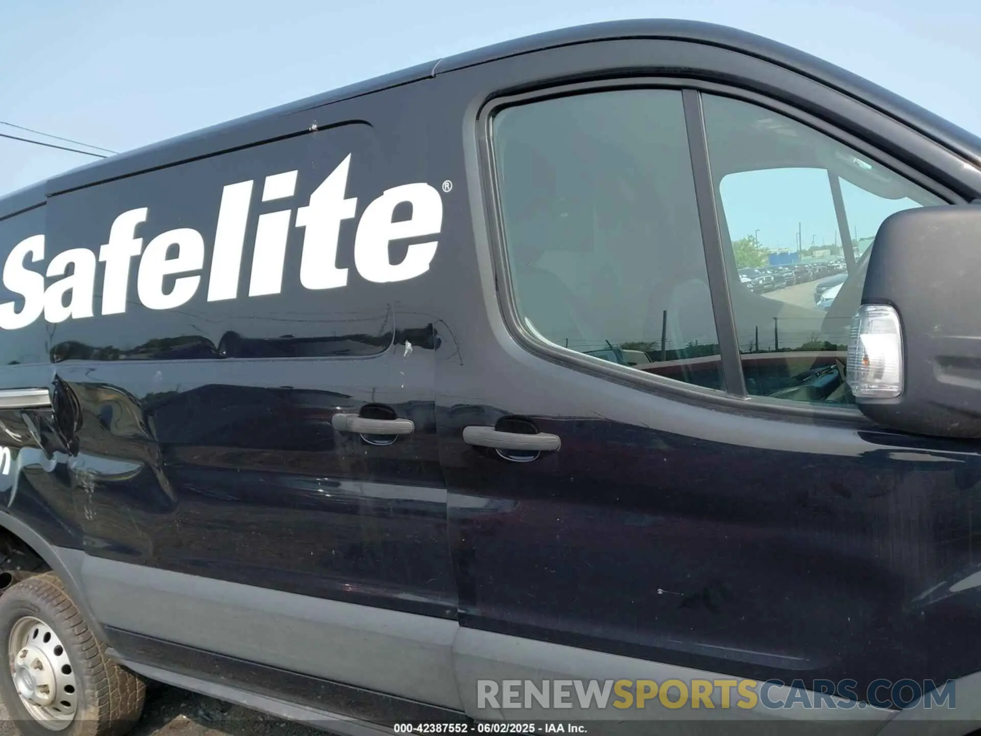 13 Photograph of a damaged car 1FTYE2Y88NKA08465 FORD TRANSIT-150 2022