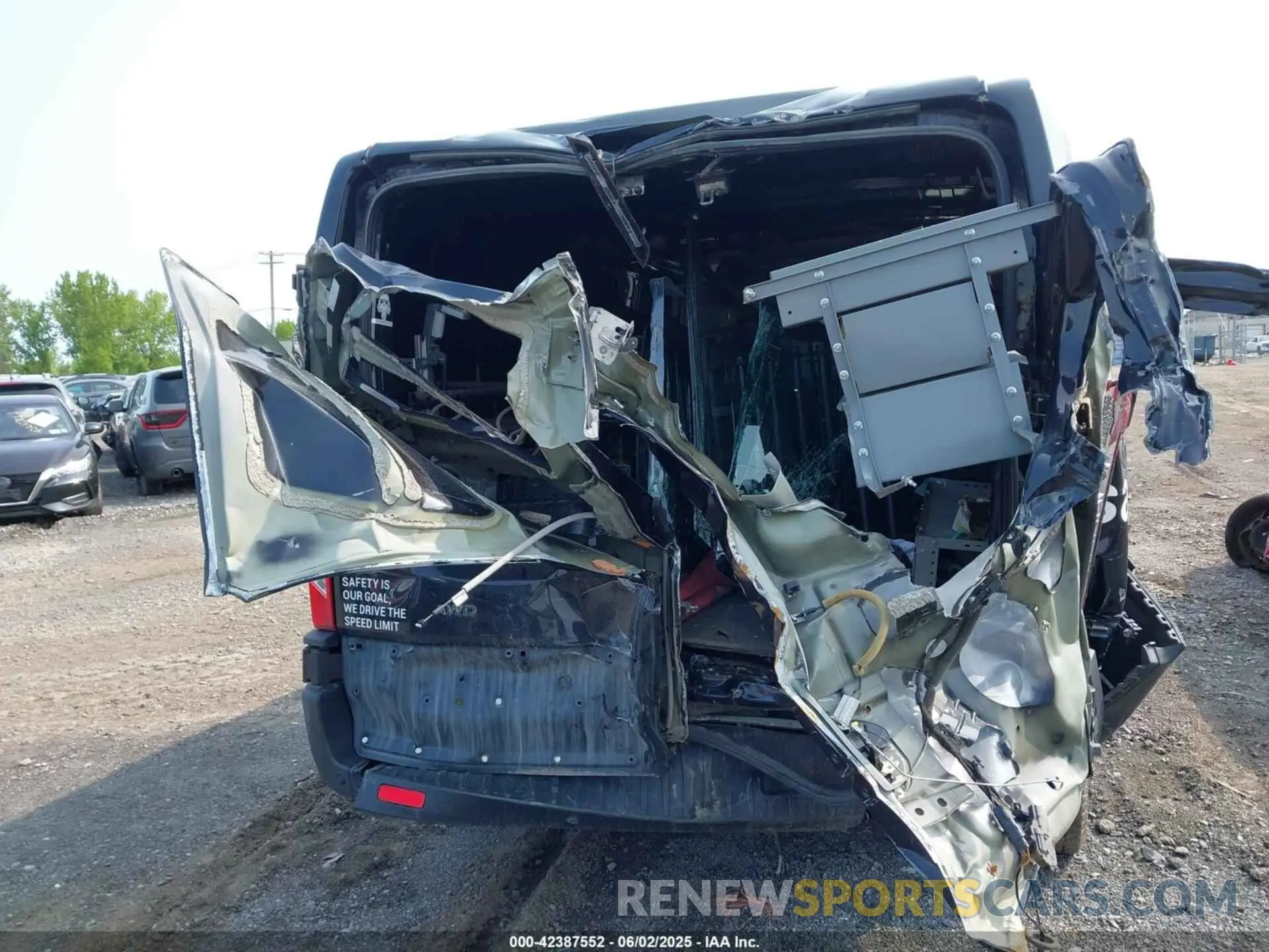 16 Photograph of a damaged car 1FTYE2Y88NKA08465 FORD TRANSIT-150 2022