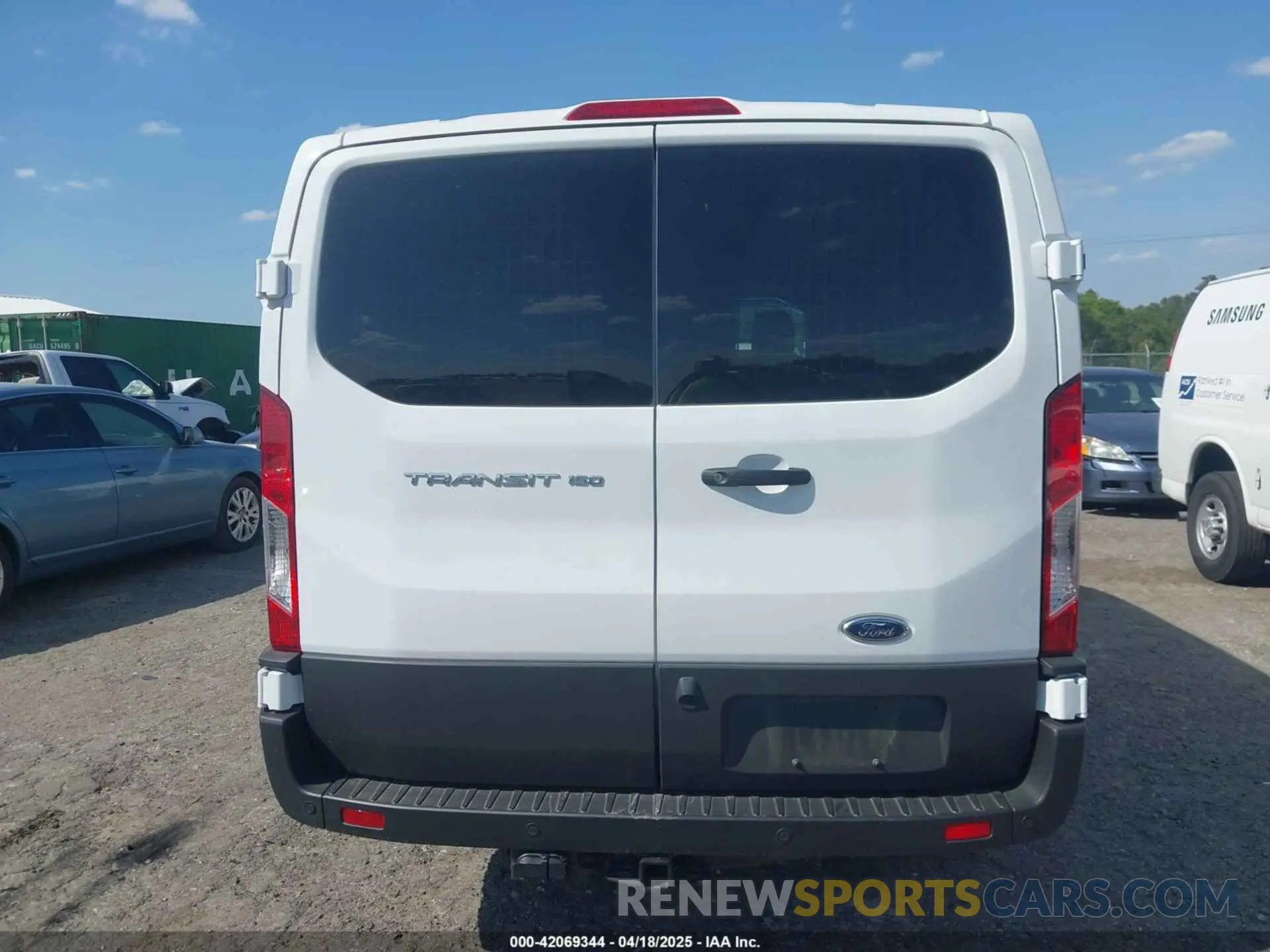 17 Photograph of a damaged car 1FTYE1Y80RKB18748 FORD TRANSIT-150 2024