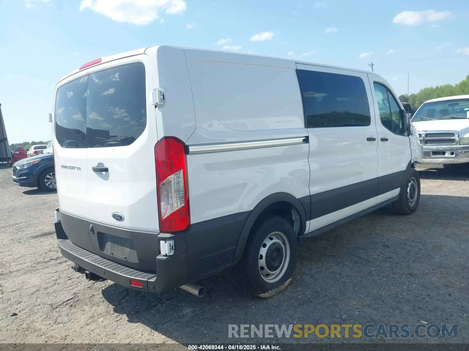 4 Photograph of a damaged car 1FTYE1Y80RKB18748 FORD TRANSIT-150 2024