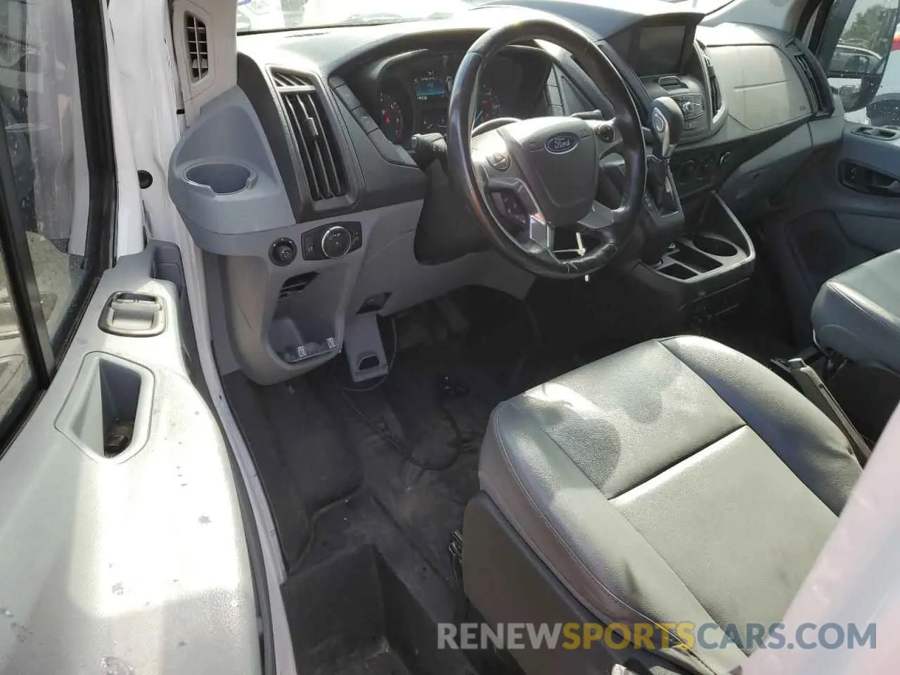 8 Photograph of a damaged car 1FBZX2YG1KKB55622 FORD TRANSIT 2019