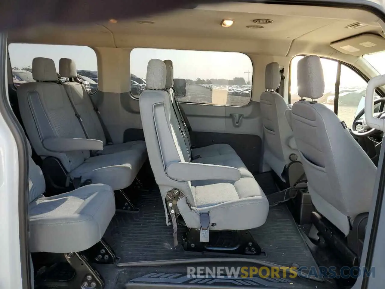 11 Photograph of a damaged car 1FBZX2ZM1KKB25105 FORD TRANSIT 2019