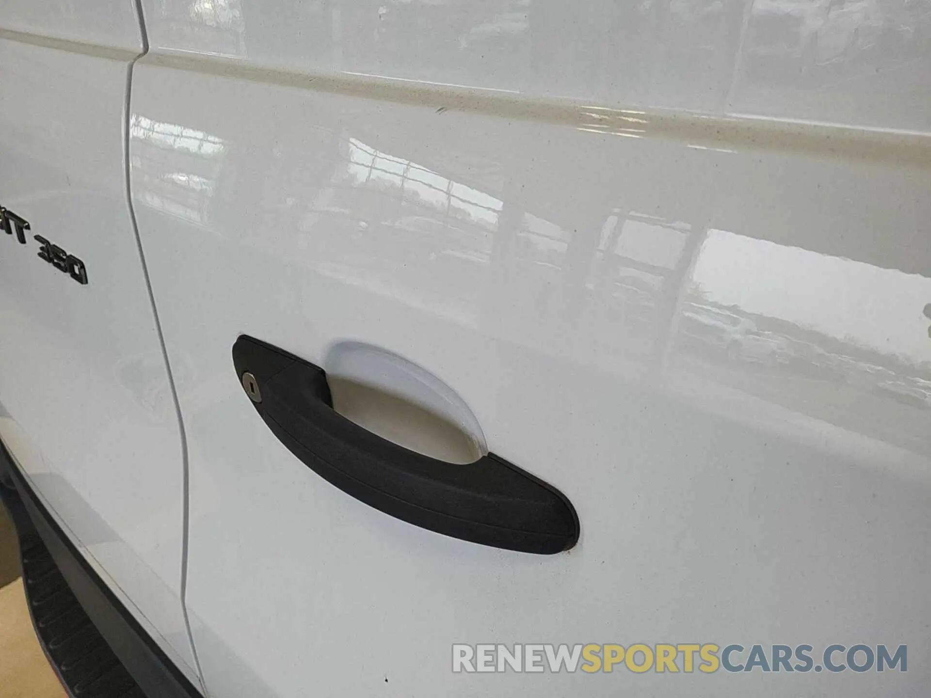 16 Photograph of a damaged car 1FTBW3UM8KKA82783 FORD TRANSIT 2019