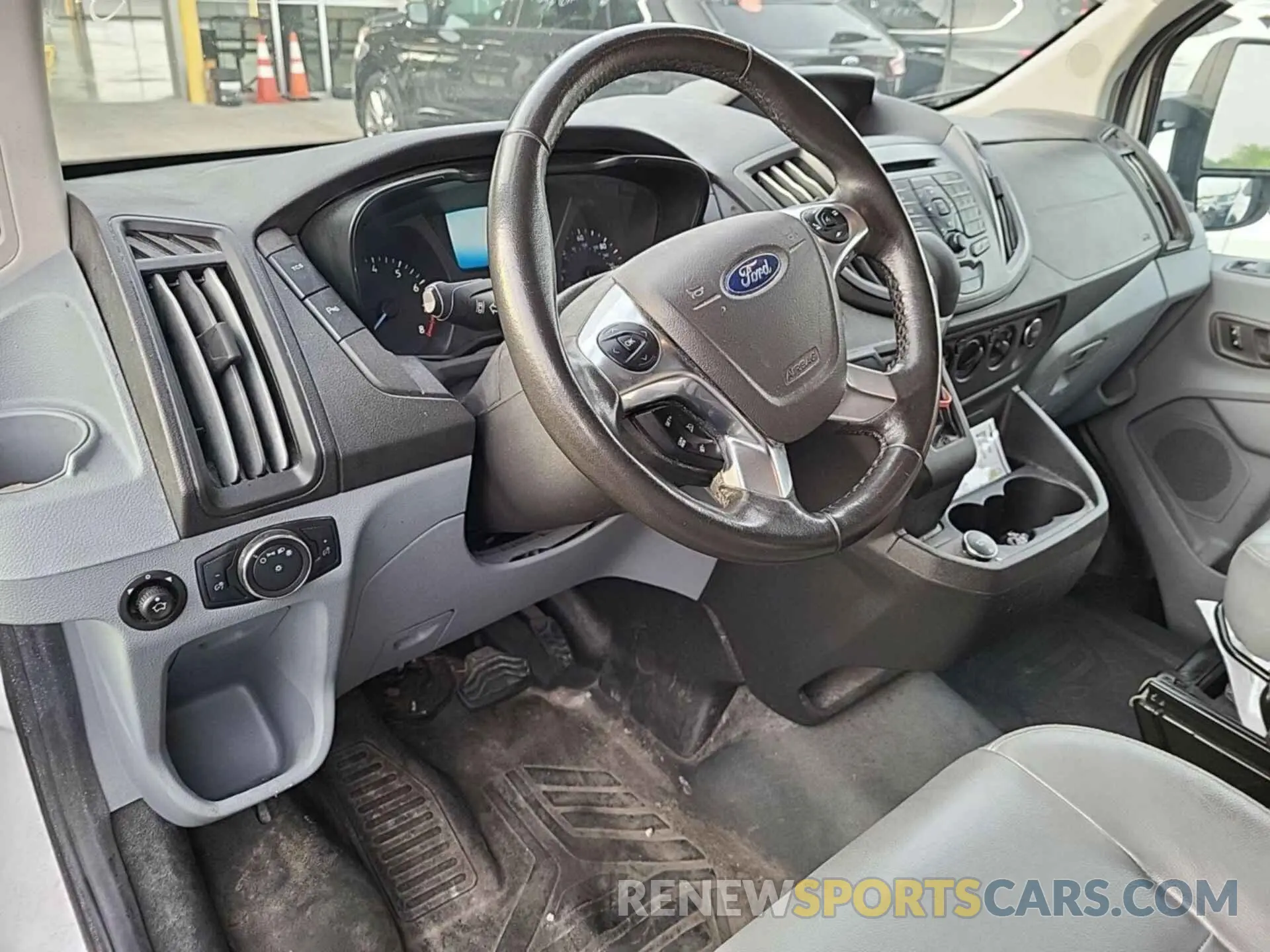 4 Photograph of a damaged car 1FTBW3UM8KKA82783 FORD TRANSIT 2019