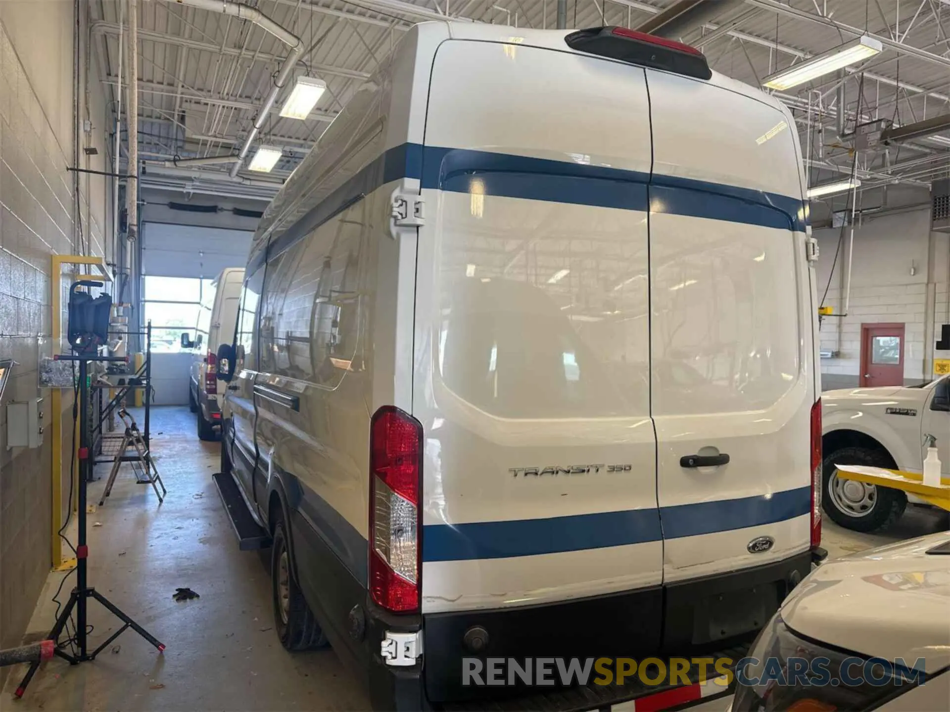 14 Photograph of a damaged car 1FTBW3UMXKKA82784 FORD TRANSIT 2019