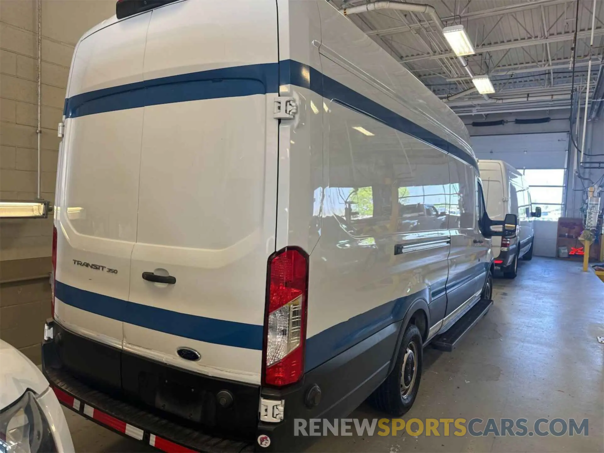 15 Photograph of a damaged car 1FTBW3UMXKKA82784 FORD TRANSIT 2019