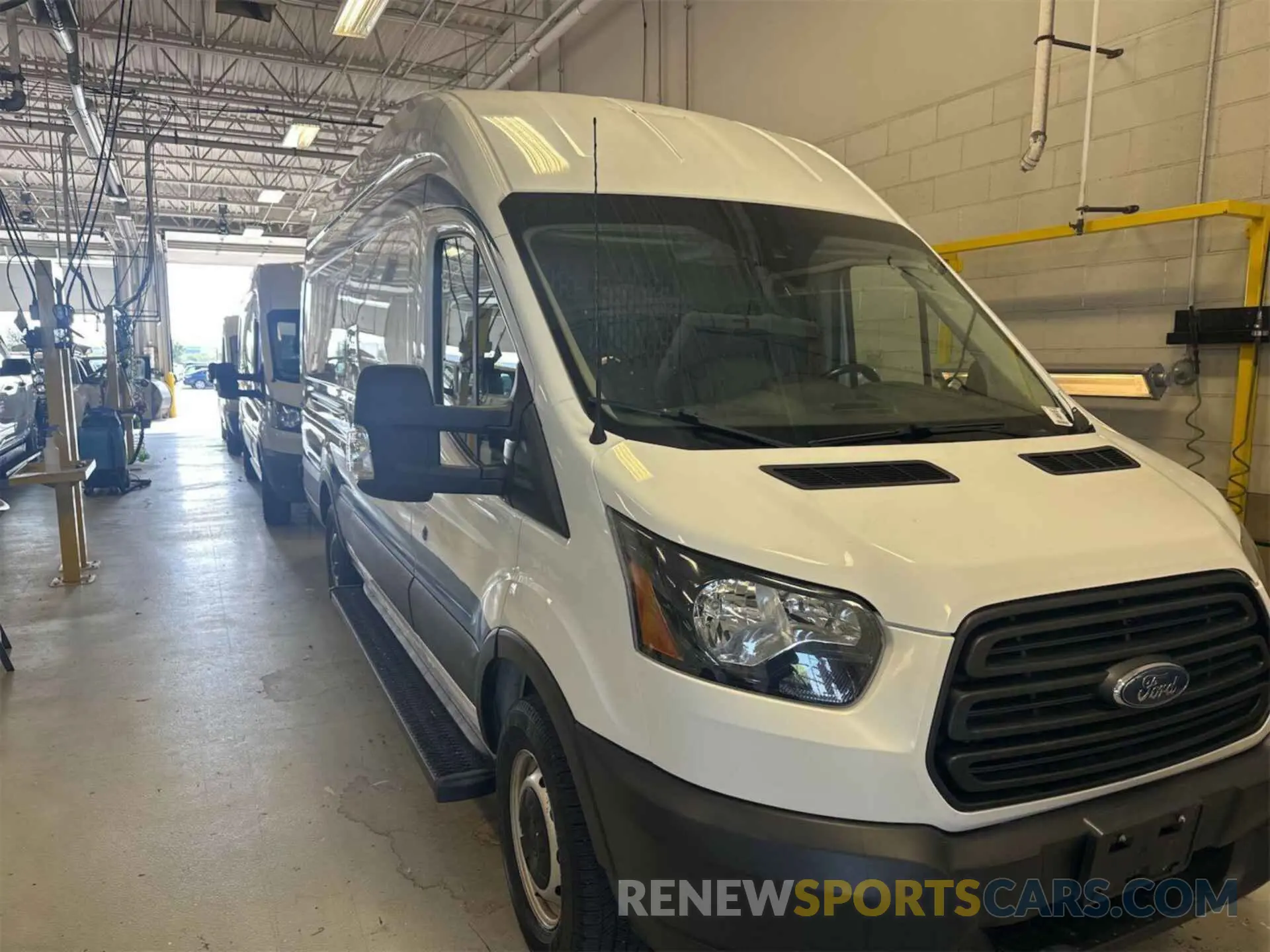 17 Photograph of a damaged car 1FTBW3UMXKKA82784 FORD TRANSIT 2019