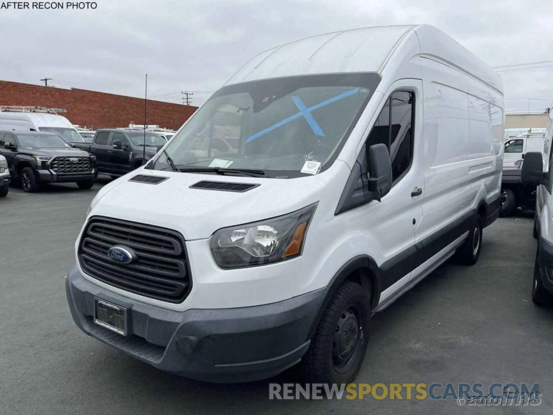 17 Photograph of a damaged car 1FTBW3XM3KKA14967 FORD TRANSIT 2019