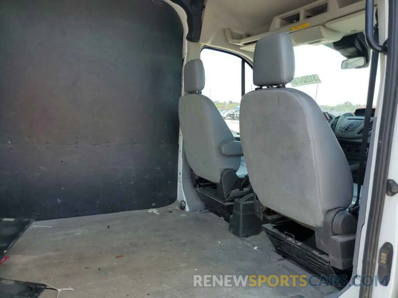 10 Photograph of a damaged car 1FTYE1CM3KKB83796 FORD TRANSIT 2019