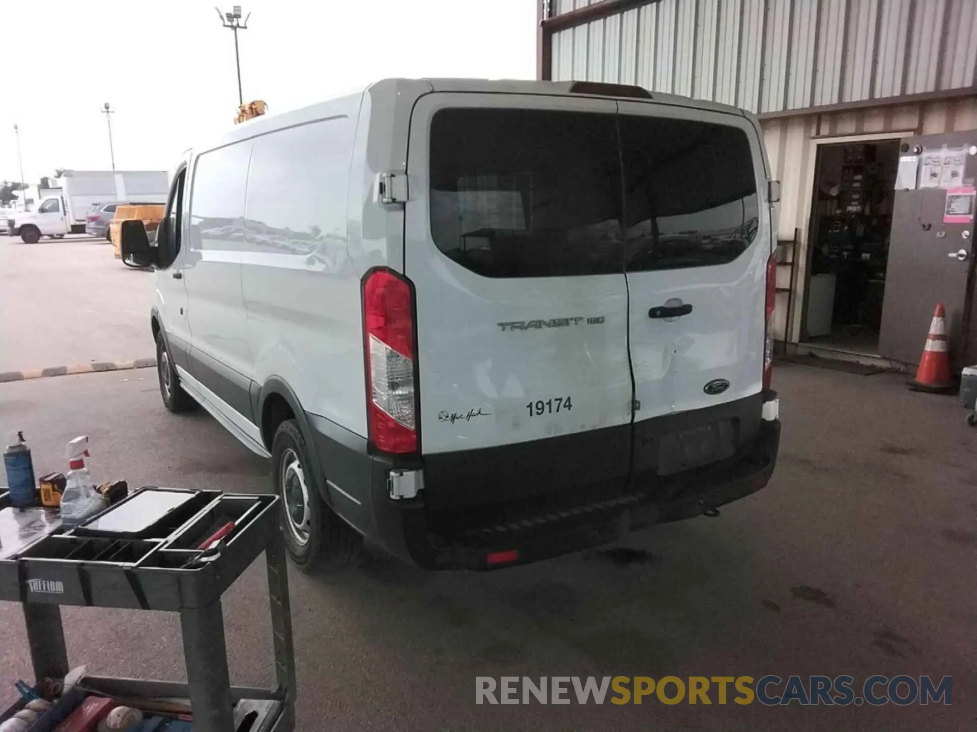 17 Photograph of a damaged car 1FTYE1YM1KKB28322 FORD TRANSIT 2019