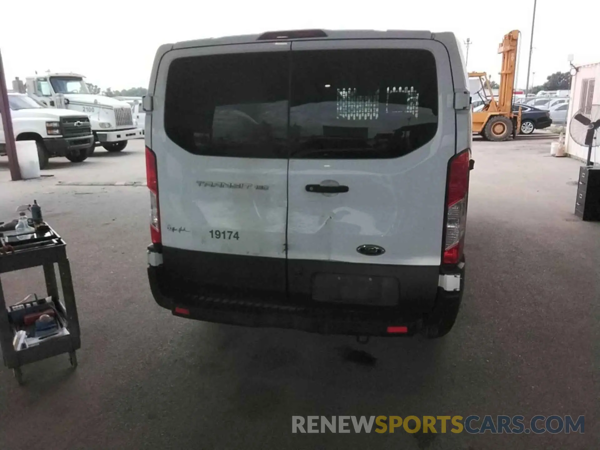 3 Photograph of a damaged car 1FTYE1YM1KKB28322 FORD TRANSIT 2019
