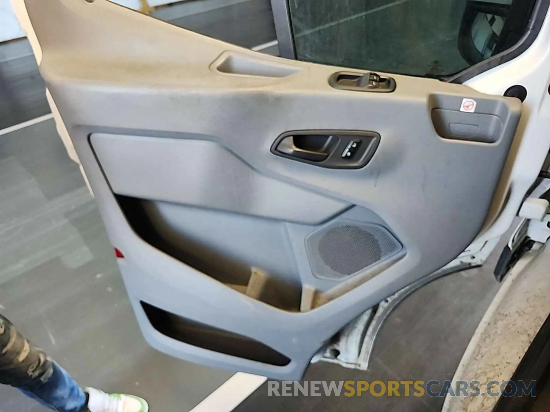 15 Photograph of a damaged car 1FTYE1YM2KKB28328 FORD TRANSIT 2019