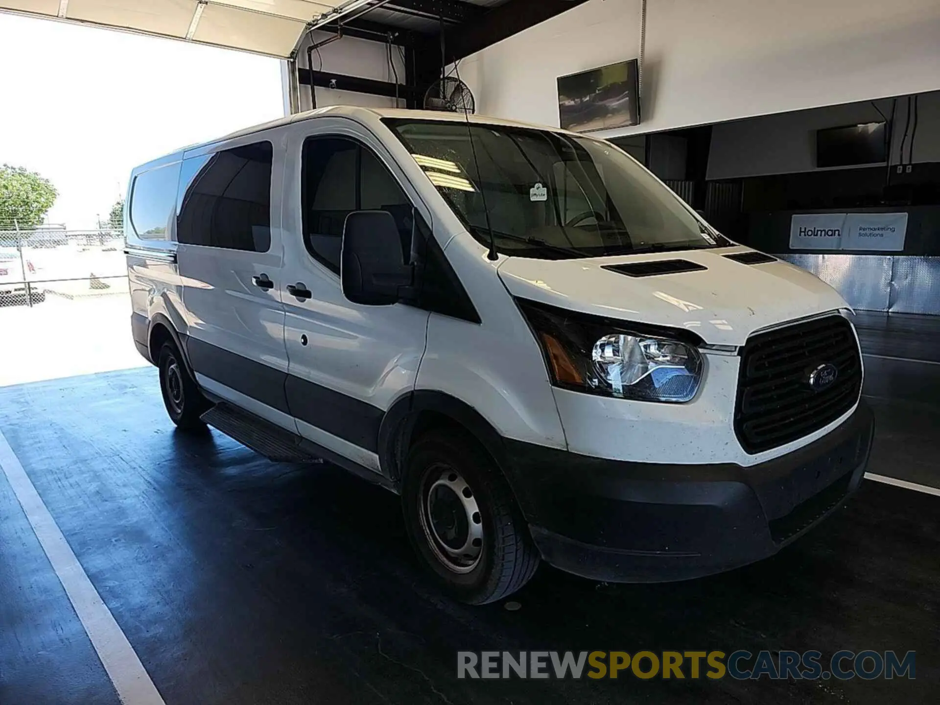 16 Photograph of a damaged car 1FTYE1YM2KKB28328 FORD TRANSIT 2019