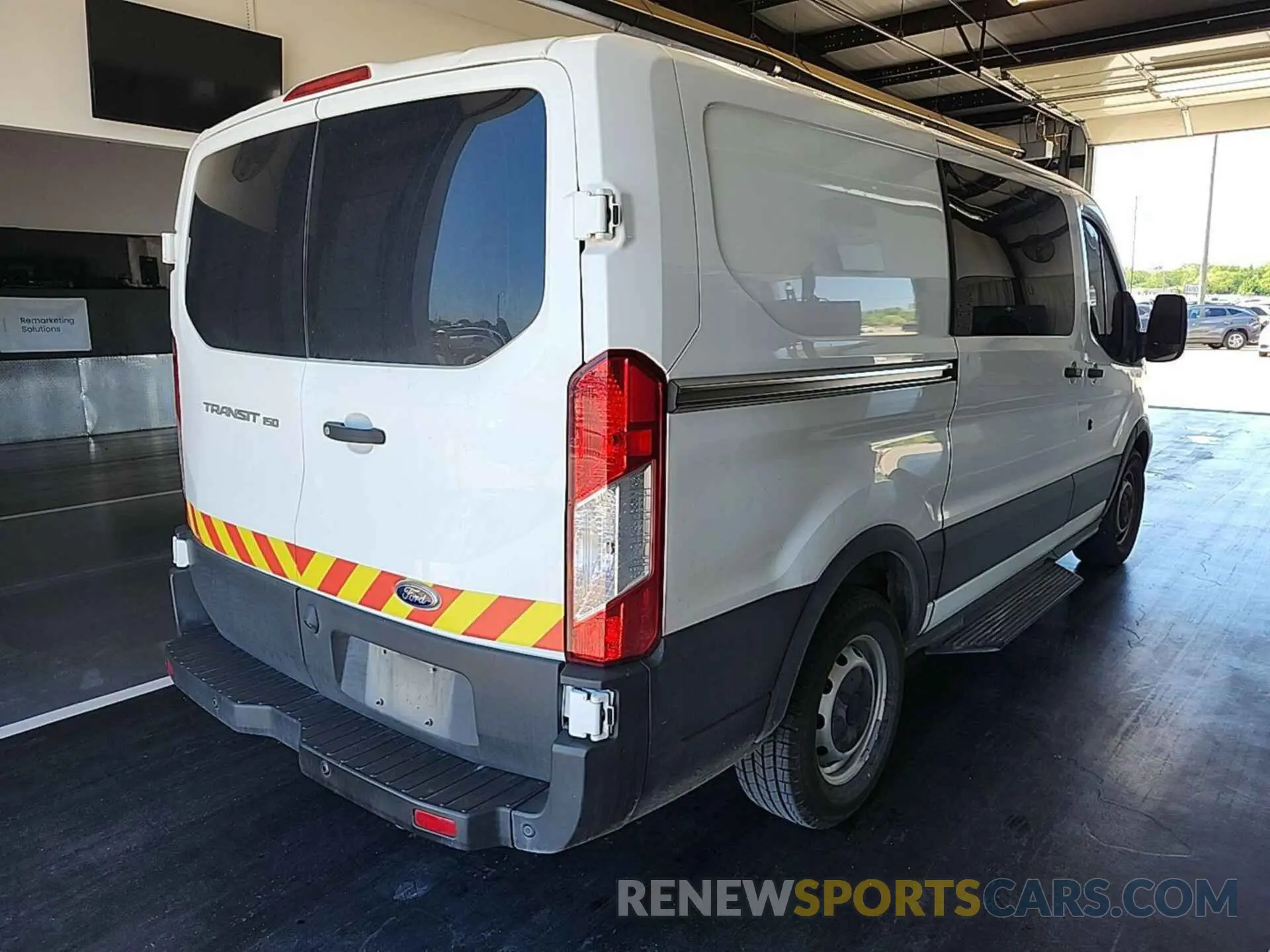 17 Photograph of a damaged car 1FTYE1YM2KKB28328 FORD TRANSIT 2019