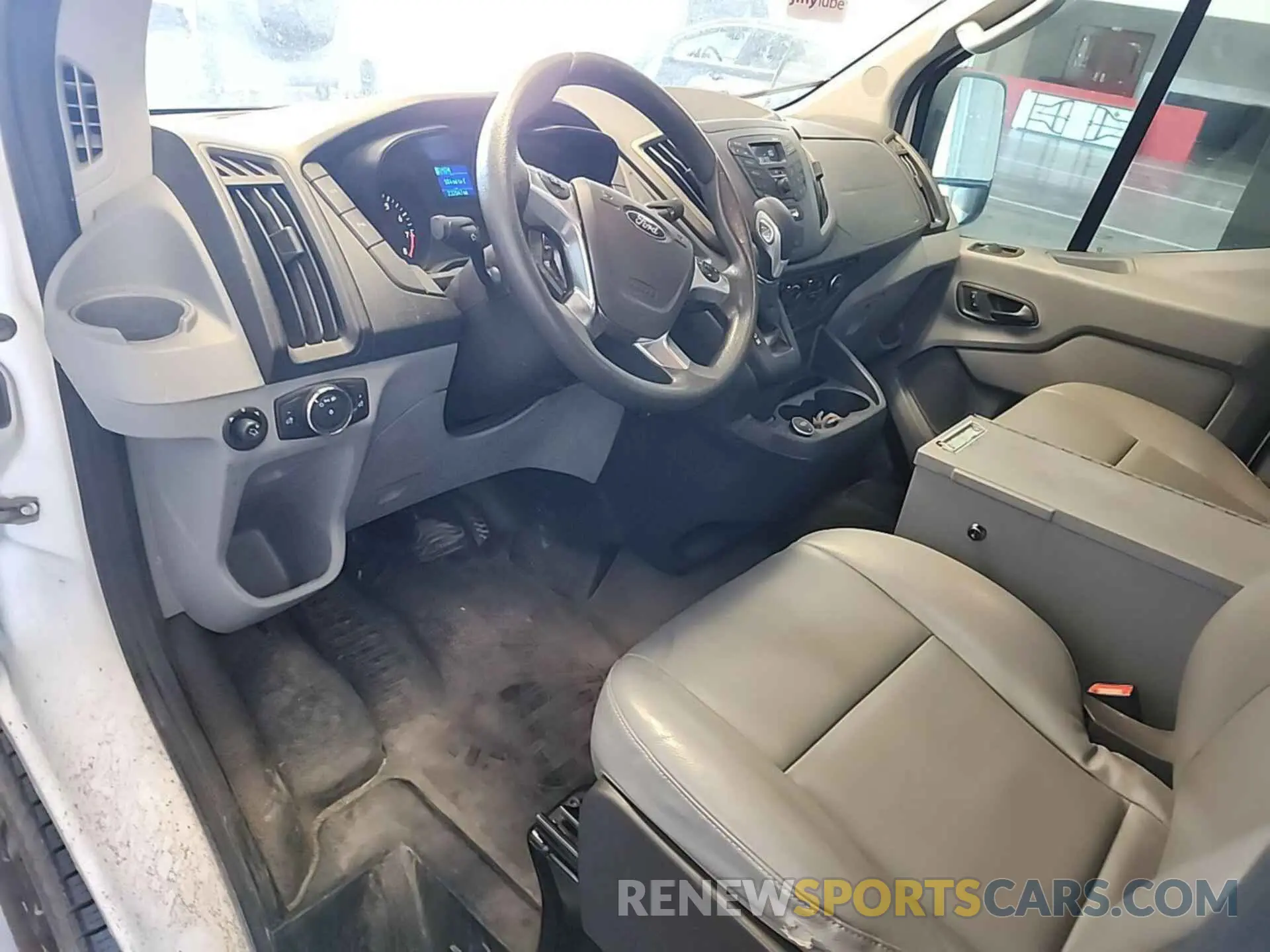 19 Photograph of a damaged car 1FTYE1YM2KKB28328 FORD TRANSIT 2019