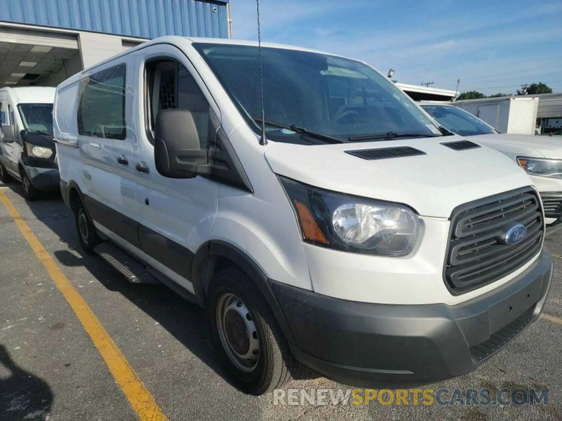 10 Photograph of a damaged car 1FTYE1YM2KKB31911 FORD TRANSIT 2019