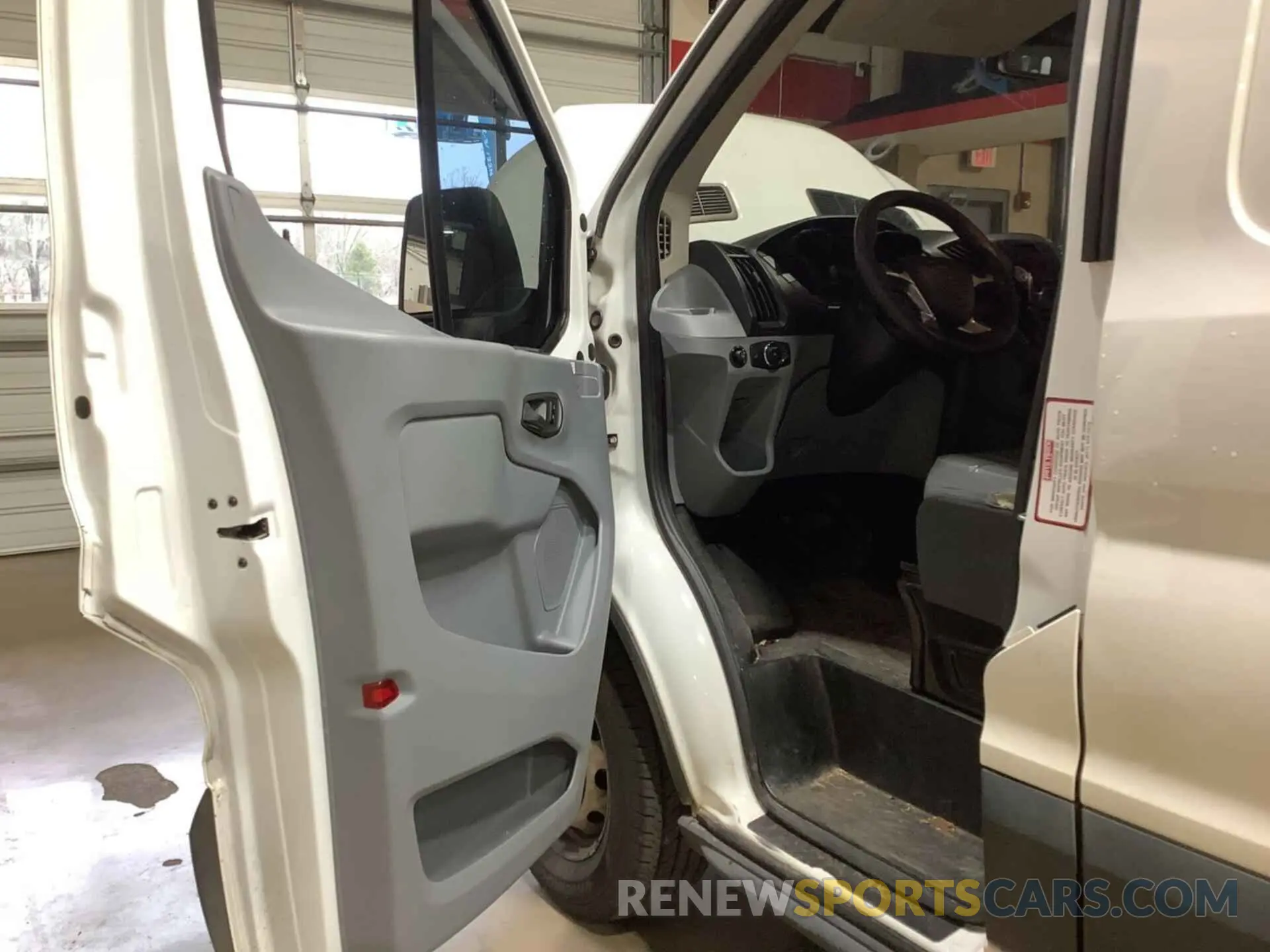17 Photograph of a damaged car 1FTYE1YM3KKB28290 FORD TRANSIT 2019