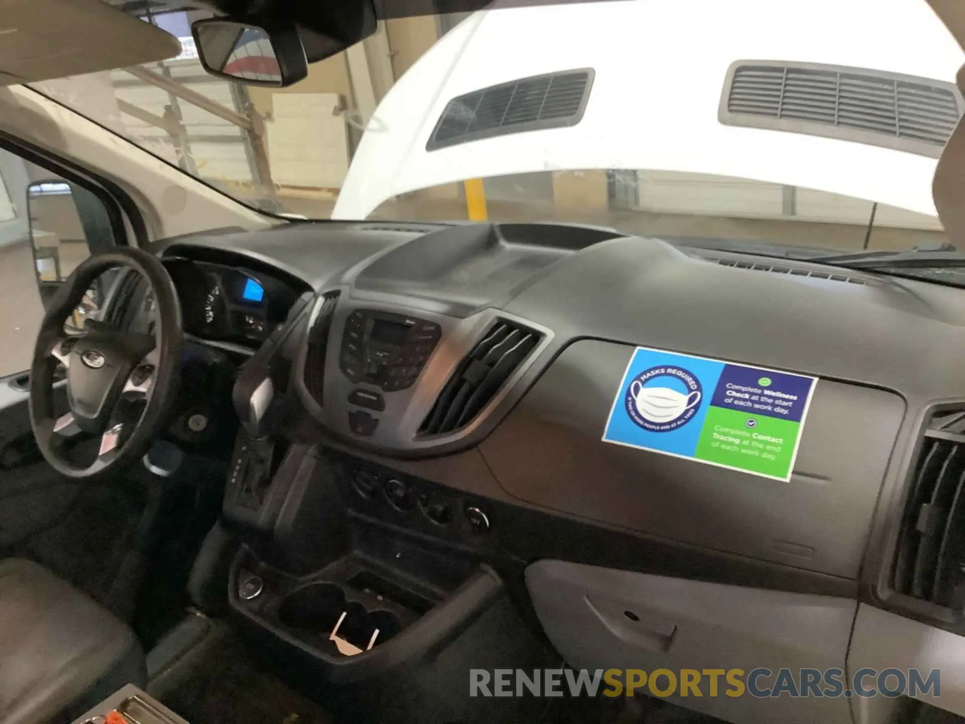 19 Photograph of a damaged car 1FTYE1YM3KKB28290 FORD TRANSIT 2019