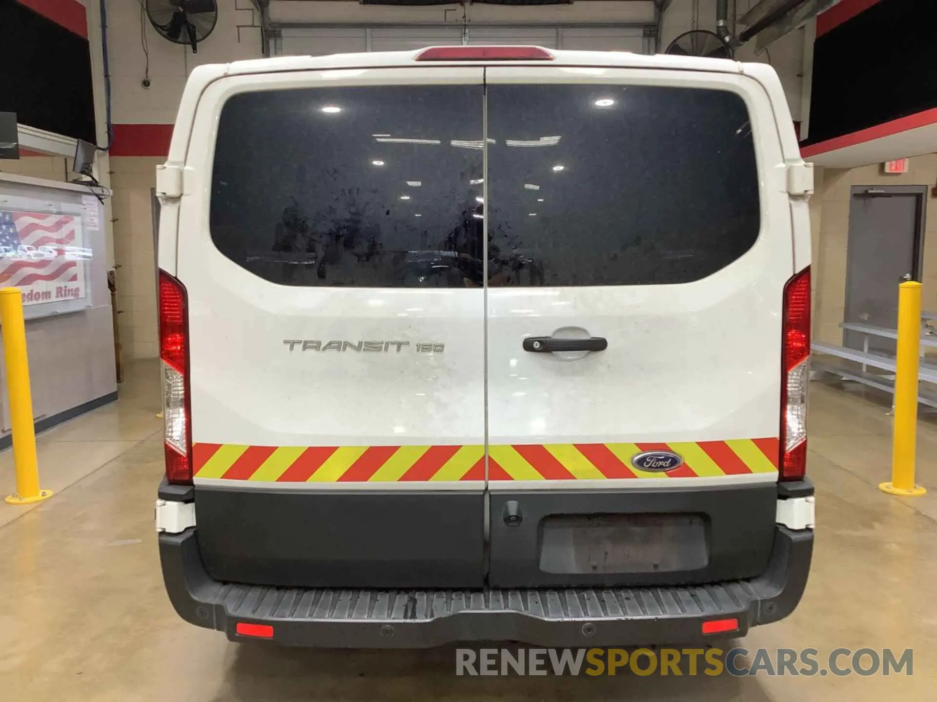 28 Photograph of a damaged car 1FTYE1YM3KKB28290 FORD TRANSIT 2019
