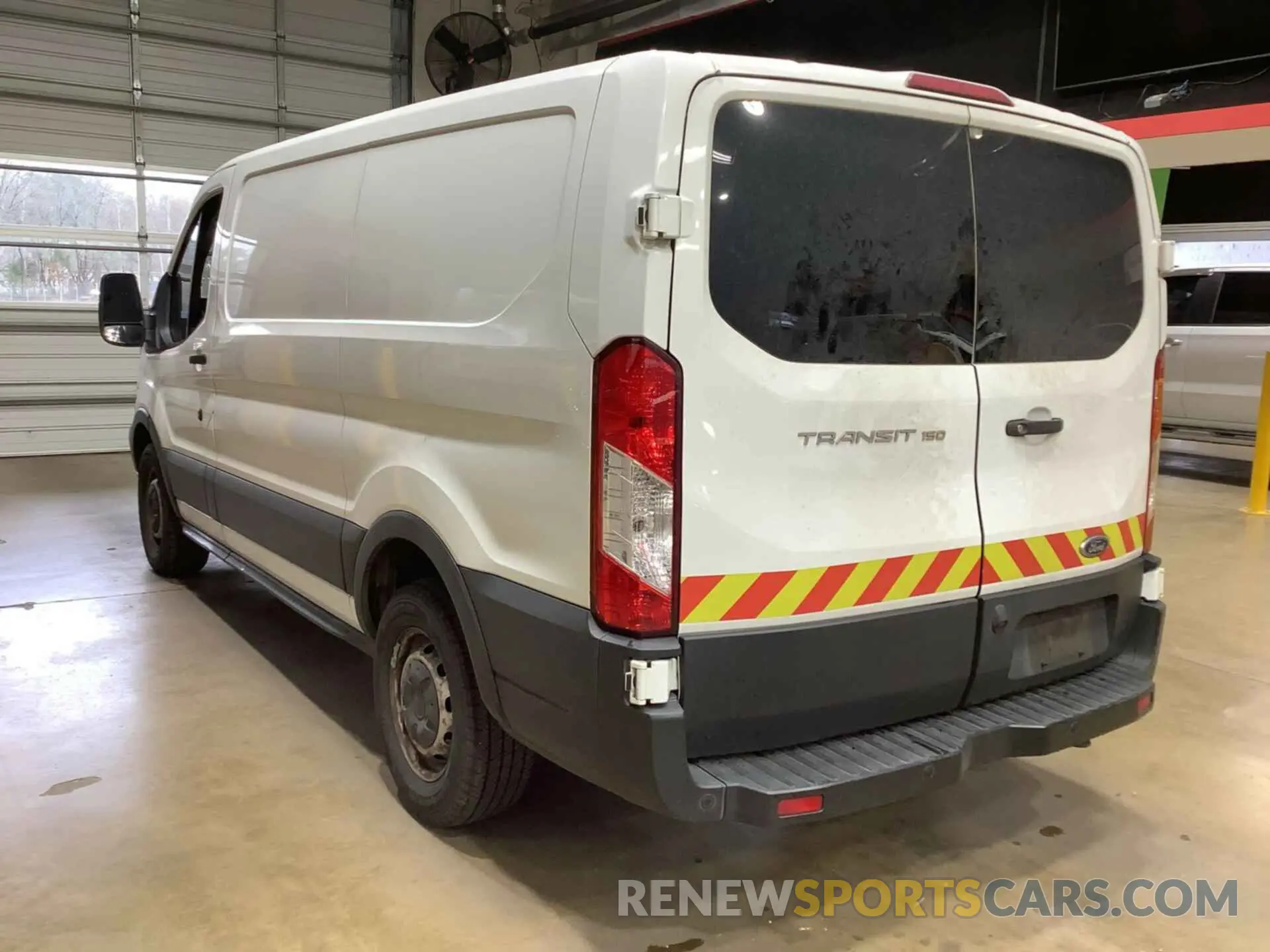 5 Photograph of a damaged car 1FTYE1YM3KKB28290 FORD TRANSIT 2019