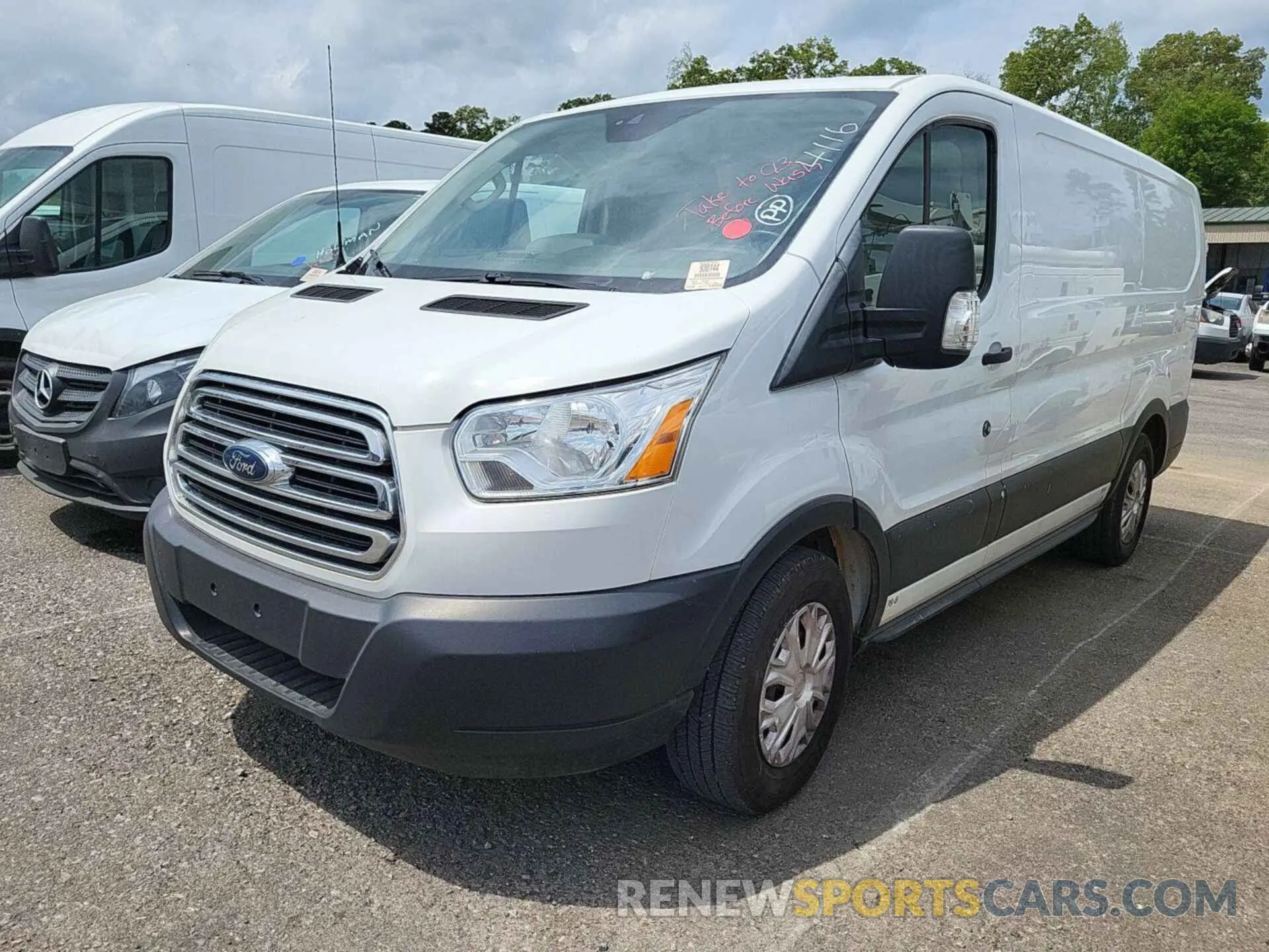 1 Photograph of a damaged car 1FTYE1YM4KKA38033 FORD TRANSIT 2019