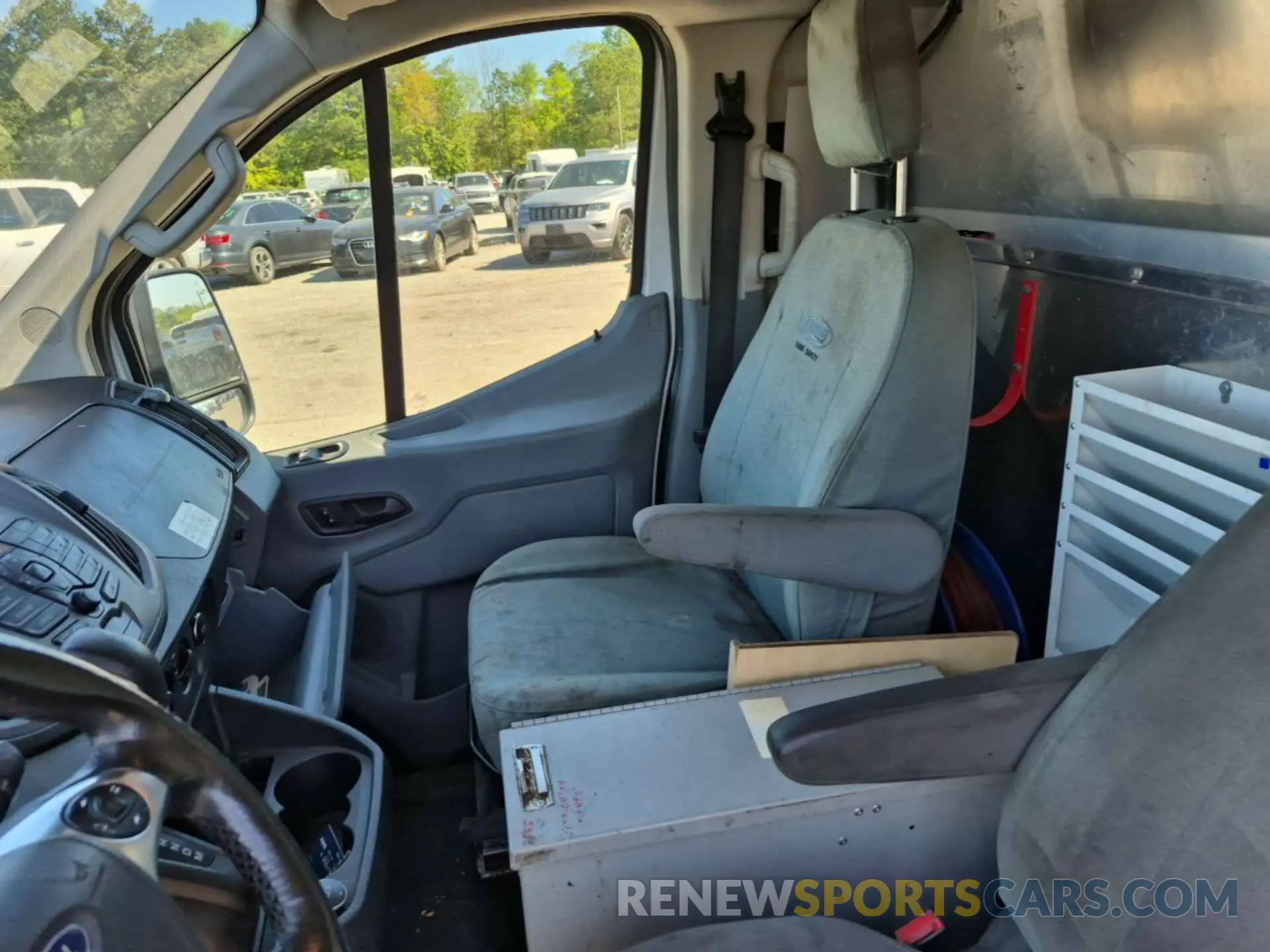 21 Photograph of a damaged car 1FTYE1YM4KKA38033 FORD TRANSIT 2019