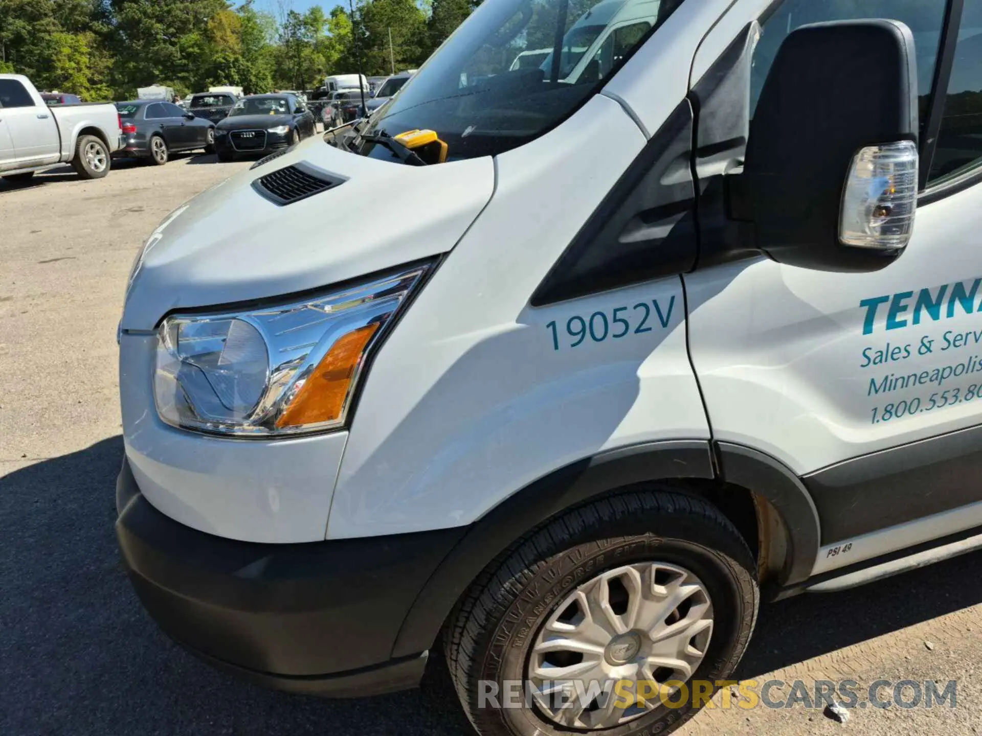 29 Photograph of a damaged car 1FTYE1YM4KKA38033 FORD TRANSIT 2019