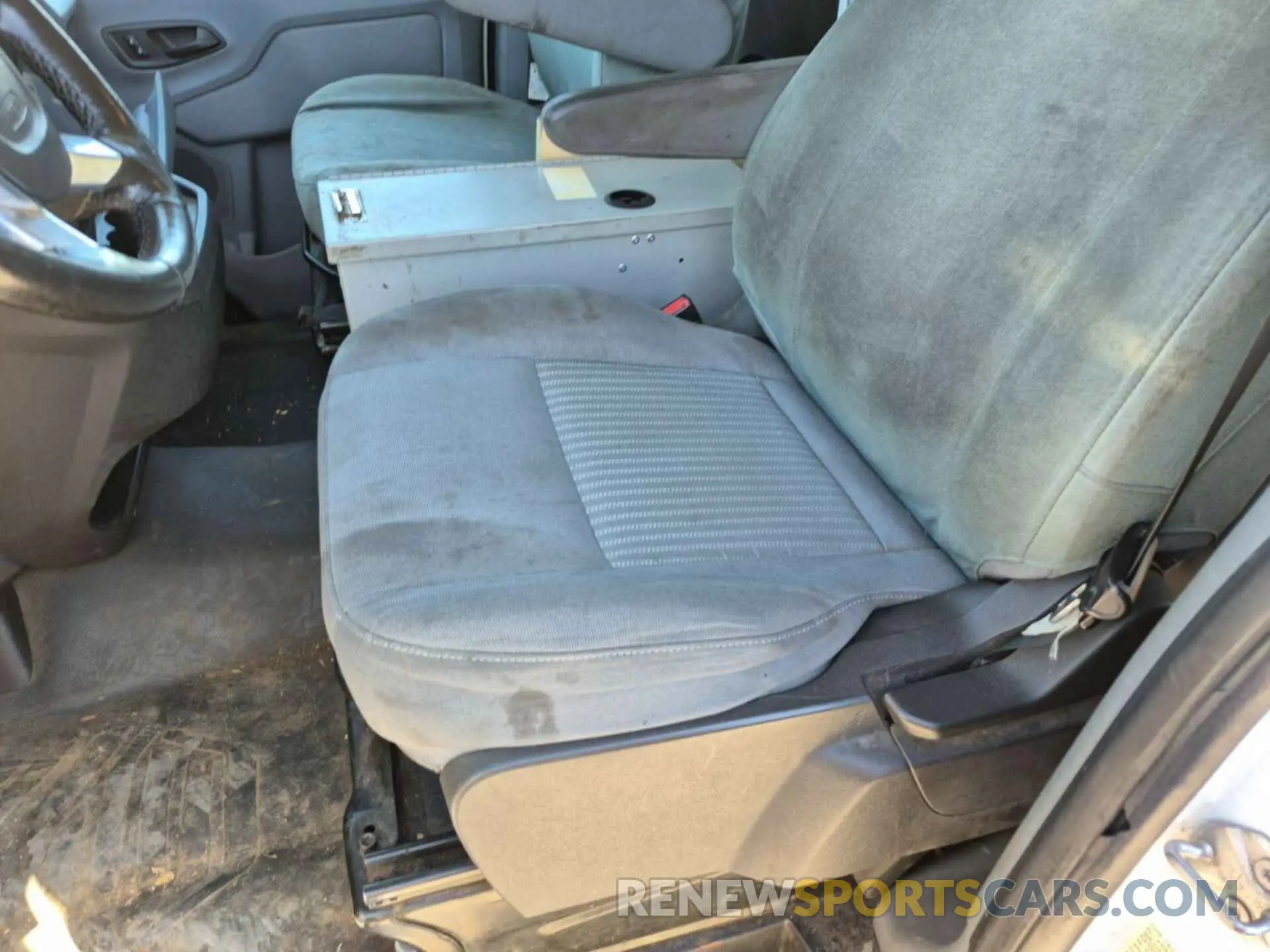 35 Photograph of a damaged car 1FTYE1YM4KKA38033 FORD TRANSIT 2019