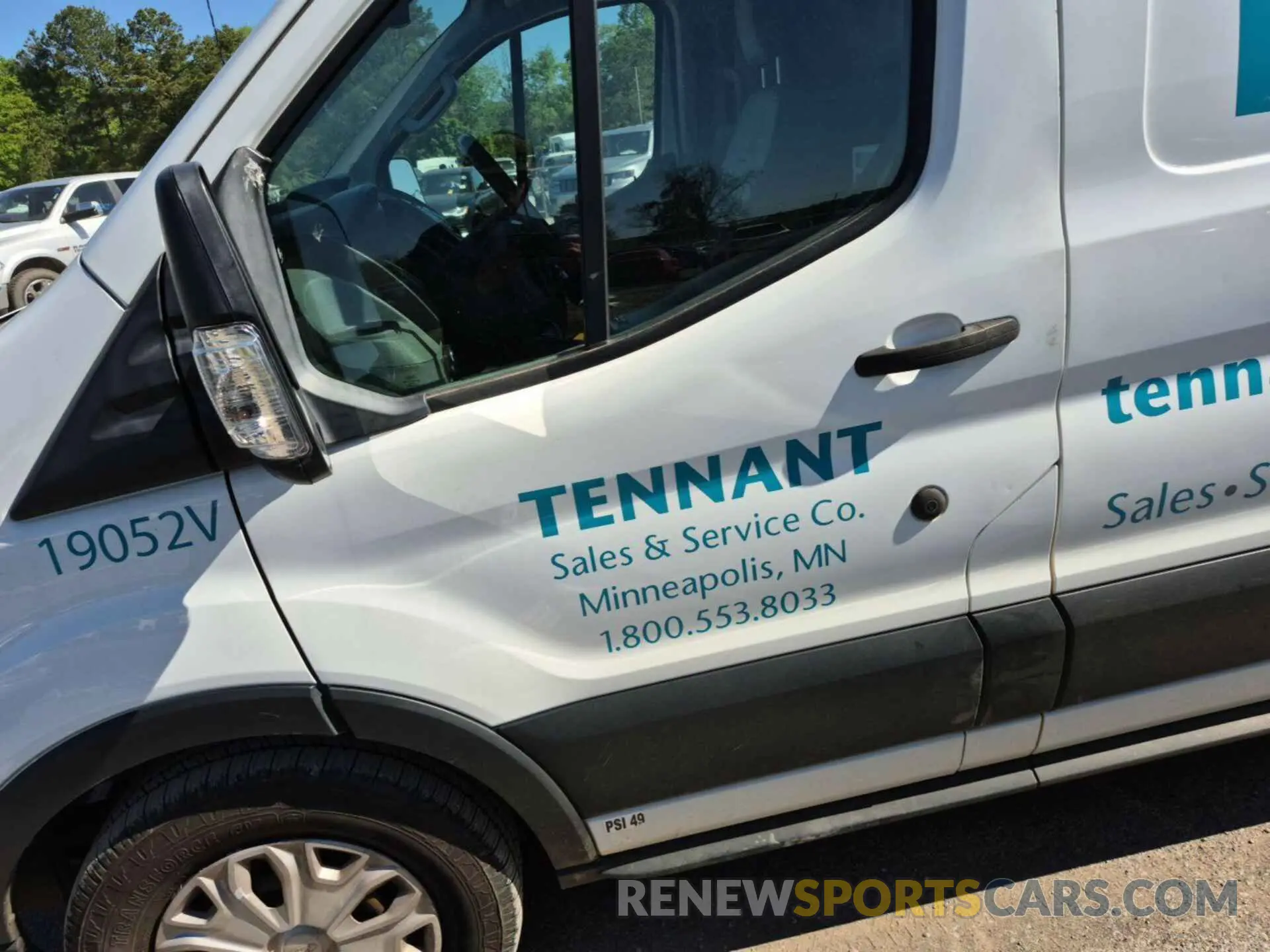 37 Photograph of a damaged car 1FTYE1YM4KKA38033 FORD TRANSIT 2019