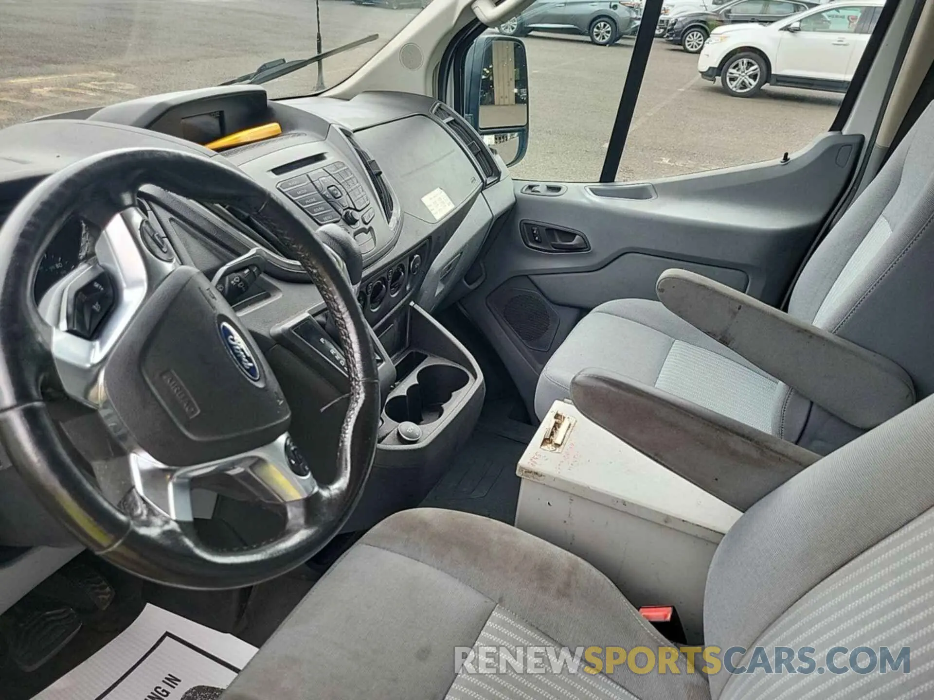 9 Photograph of a damaged car 1FTYE1YM4KKA38033 FORD TRANSIT 2019