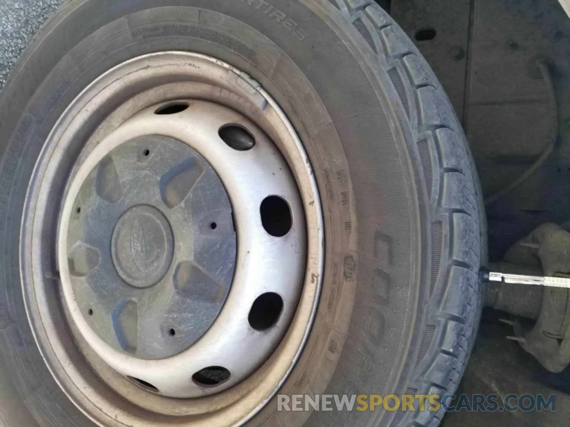 17 Photograph of a damaged car 1FTYE1YM4KKB31957 FORD TRANSIT 2019