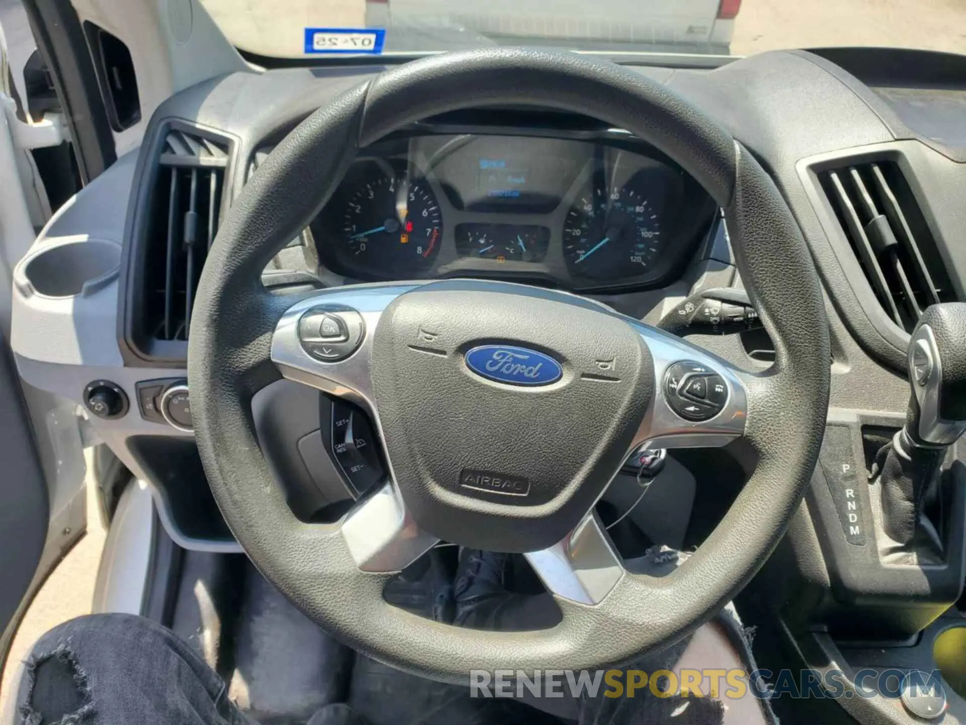 18 Photograph of a damaged car 1FTYE1YM4KKB31957 FORD TRANSIT 2019