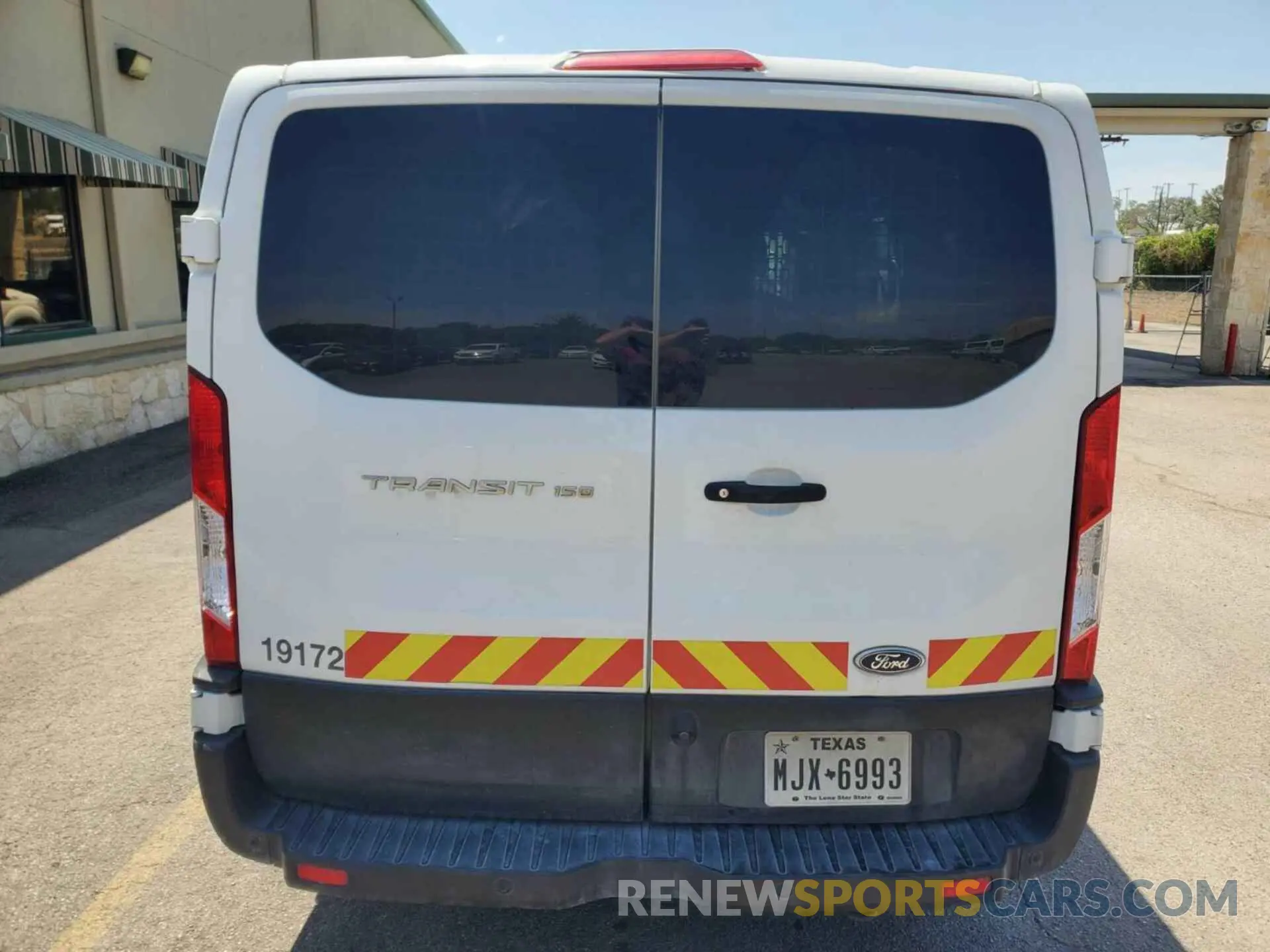 21 Photograph of a damaged car 1FTYE1YM4KKB31957 FORD TRANSIT 2019