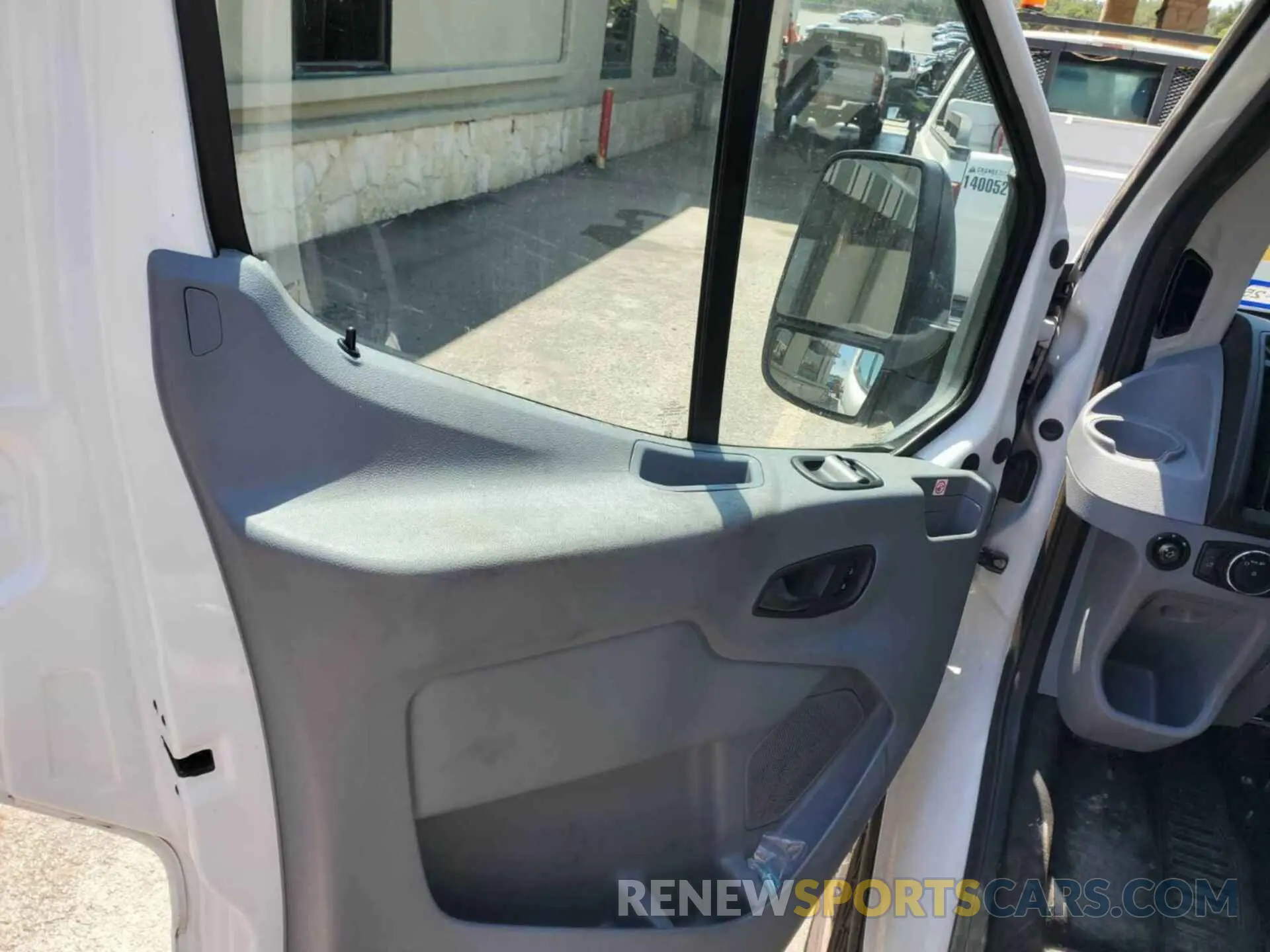 22 Photograph of a damaged car 1FTYE1YM4KKB31957 FORD TRANSIT 2019