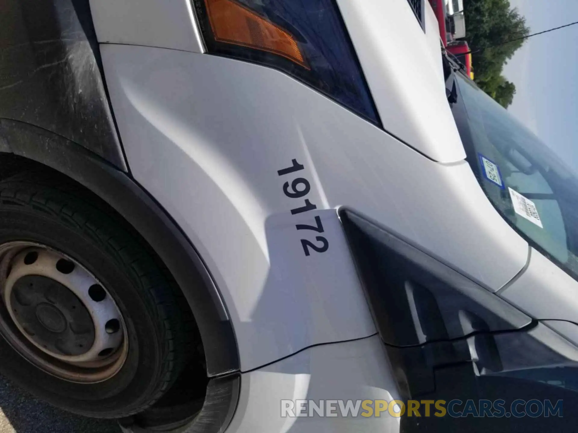 24 Photograph of a damaged car 1FTYE1YM4KKB31957 FORD TRANSIT 2019
